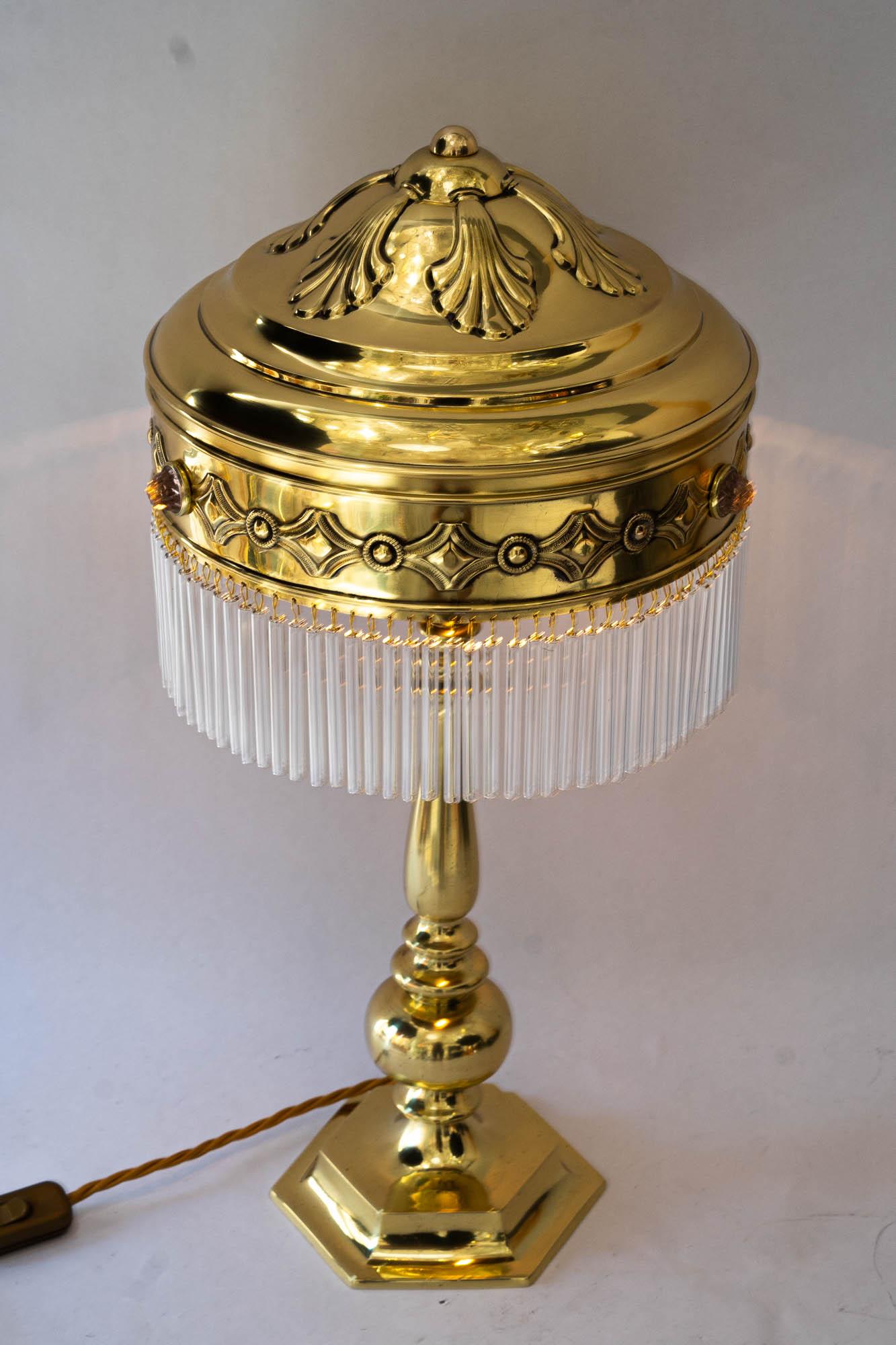 Große Art deco Messing Tischlampe mit Opalglas Steinen Wien um 1920er Jahre im Angebot 3