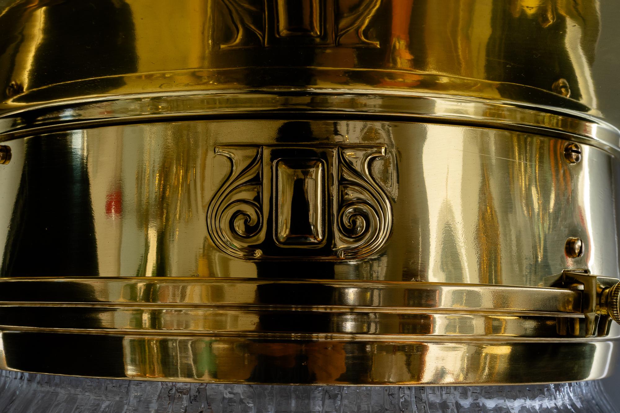 Laqué Bigli plafonnier Art Deco avec abat-jour en verre d'origine viennois vers 1920 en vente
