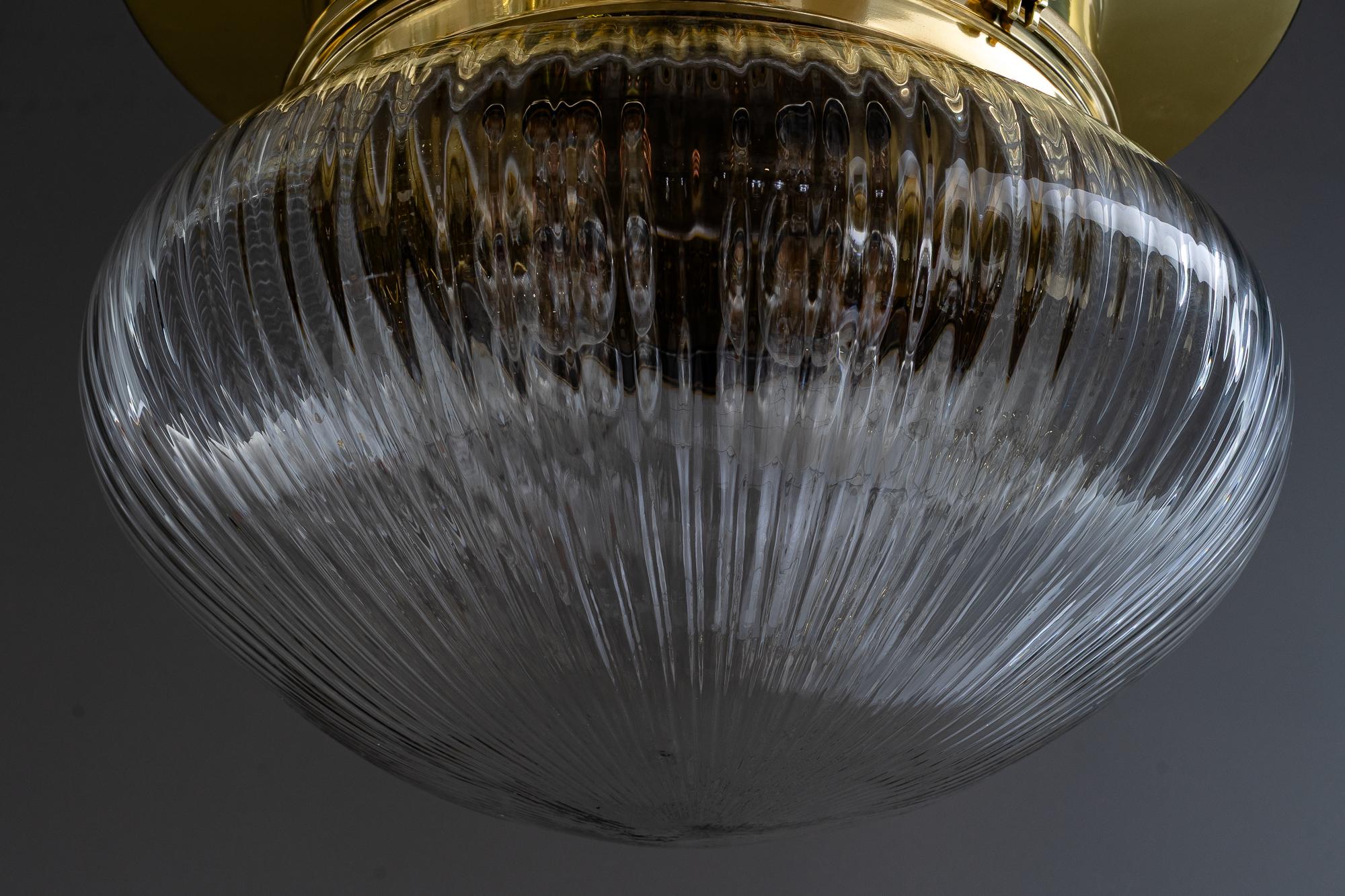 Bigli plafonnier Art Deco avec abat-jour en verre d'origine viennois vers 1920 Bon état - En vente à Wien, AT