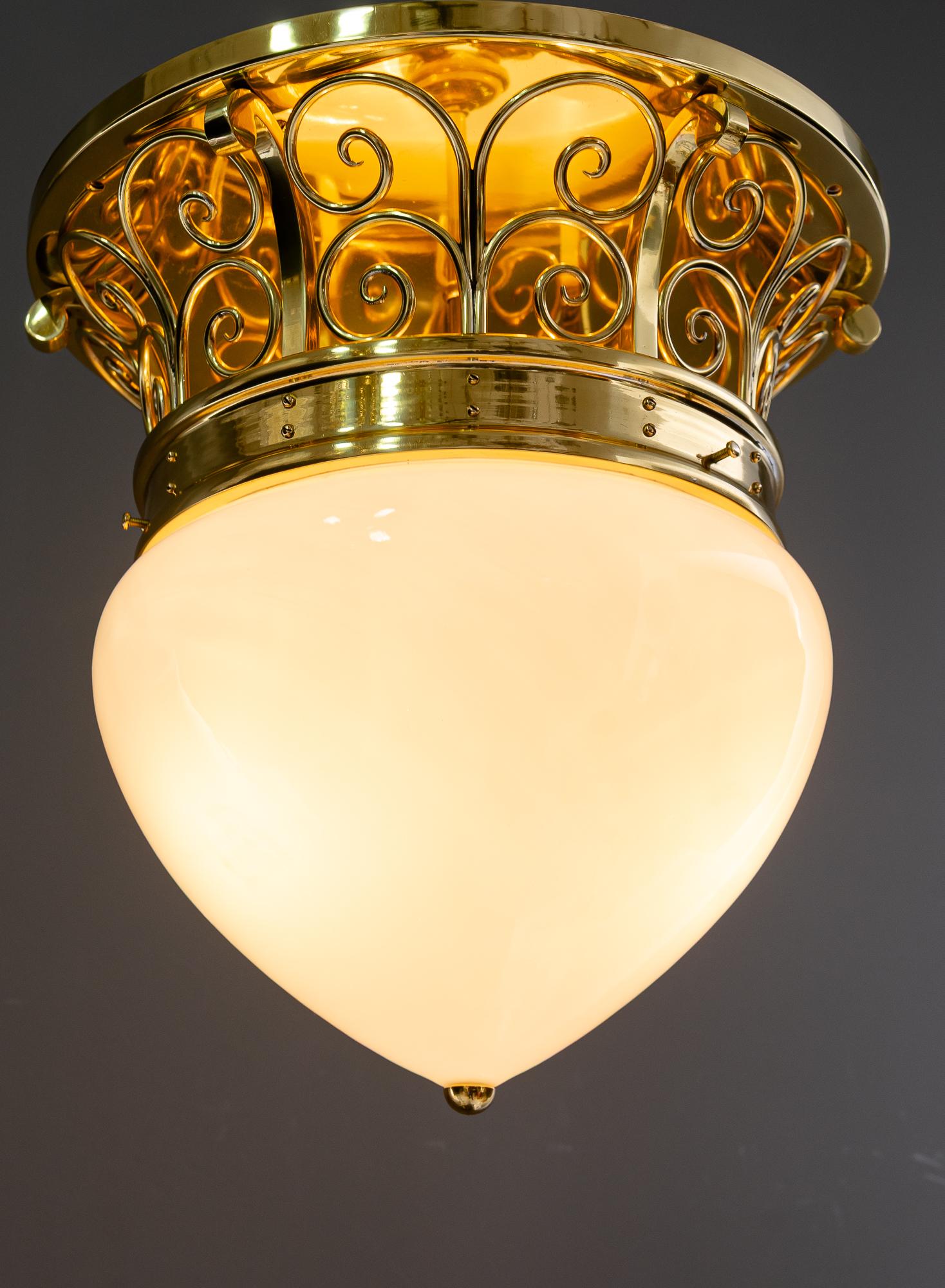 Grand plafonnier Art Déco avec abat-jour original en verre opale vienne vers 1920 en vente 2