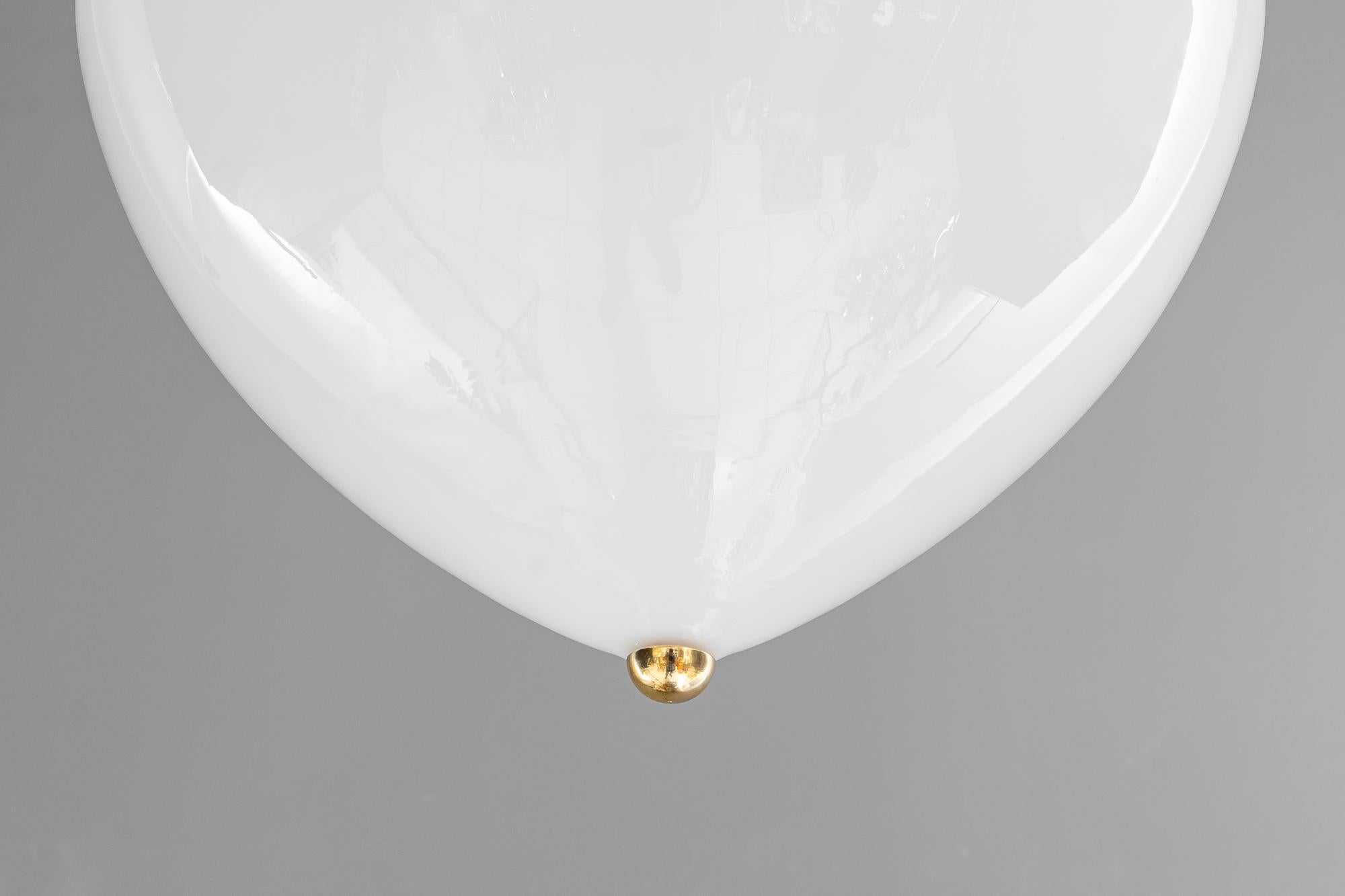 Grand plafonnier Art Déco avec abat-jour original en verre opale vienne vers 1920 Bon état - En vente à Wien, AT
