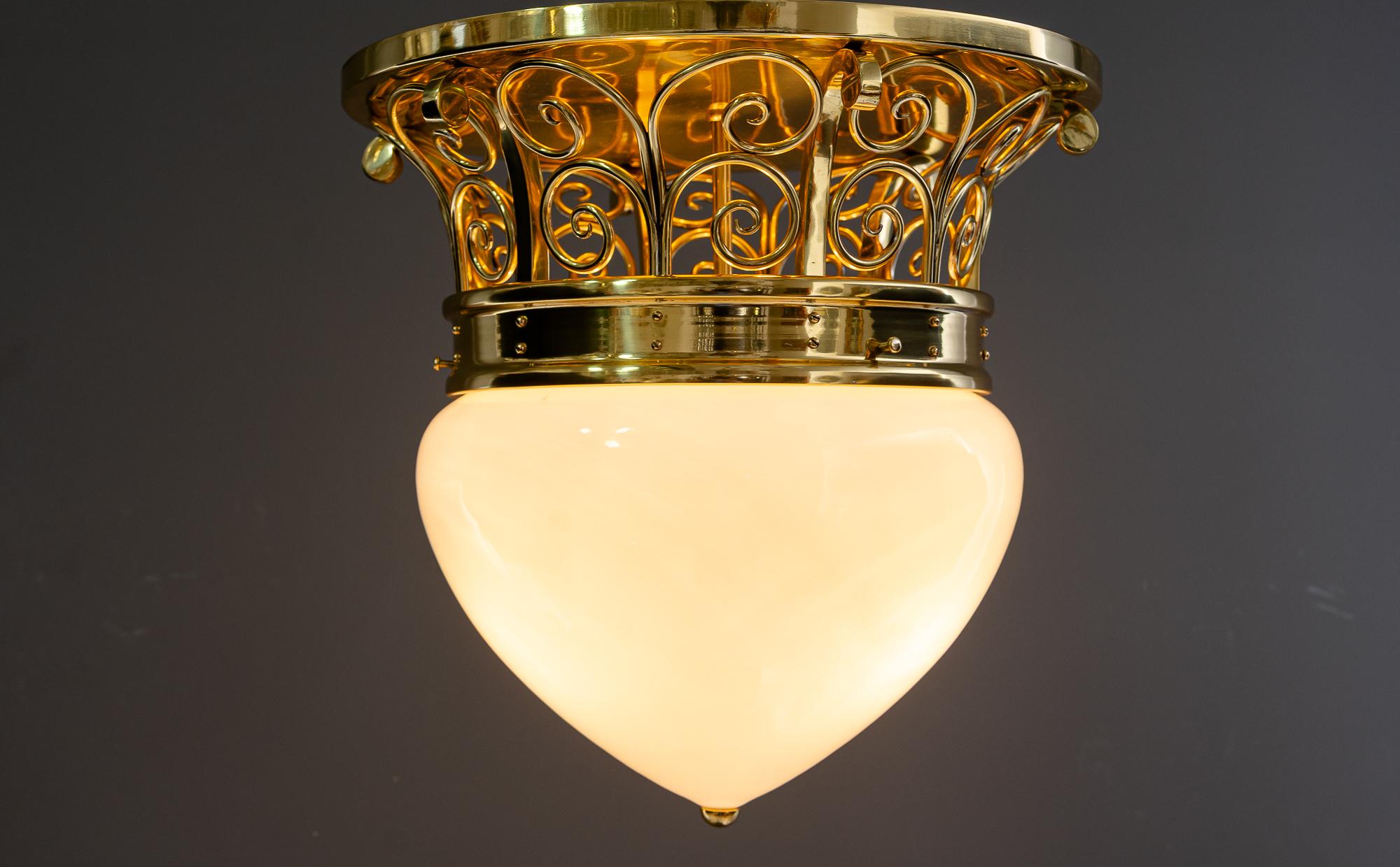 Grand plafonnier Art Déco avec abat-jour original en verre opale vienne vers 1920 en vente 1