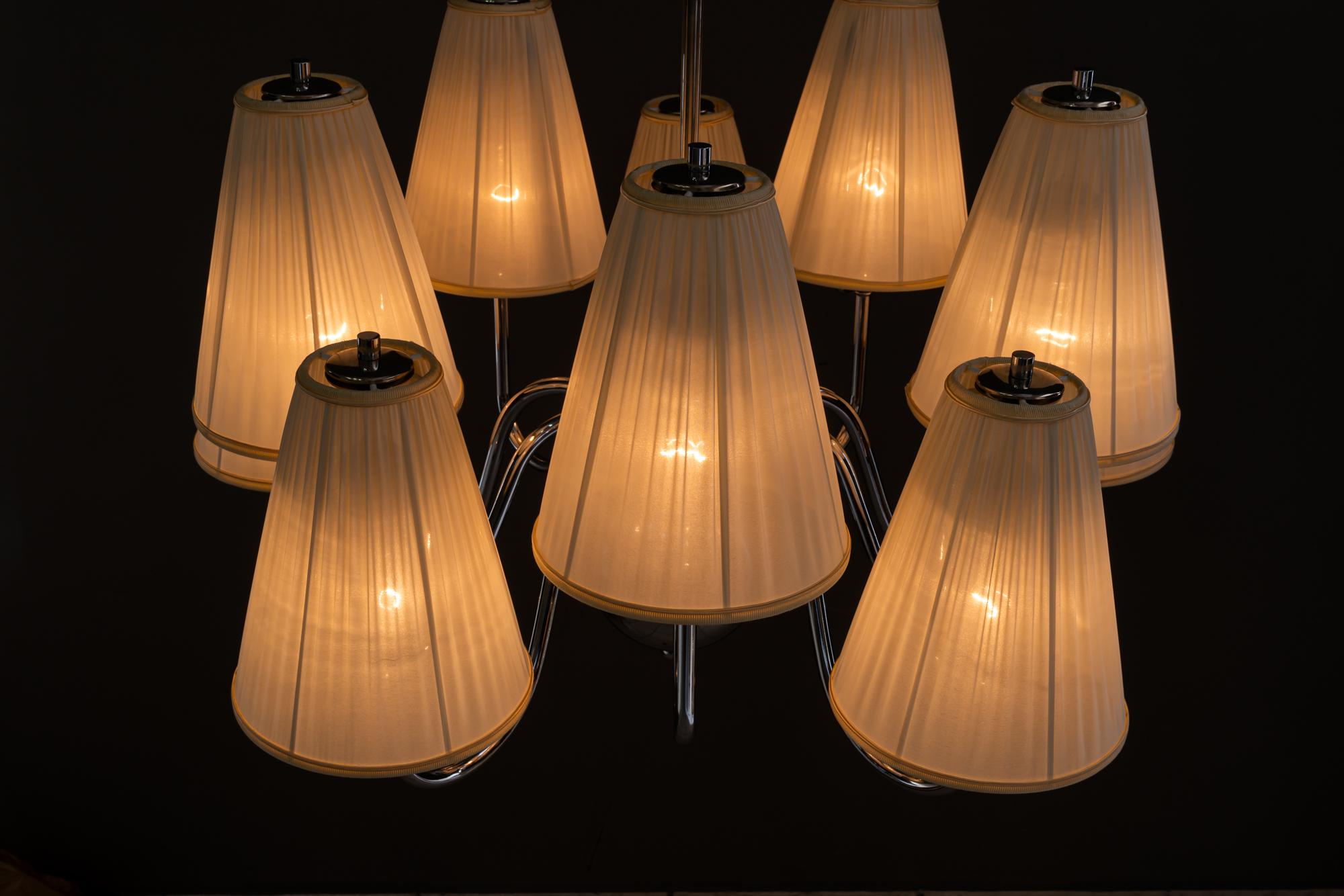 Gran araña Art Déco cromada con pantallas de tela hacia 1920 en venta 3