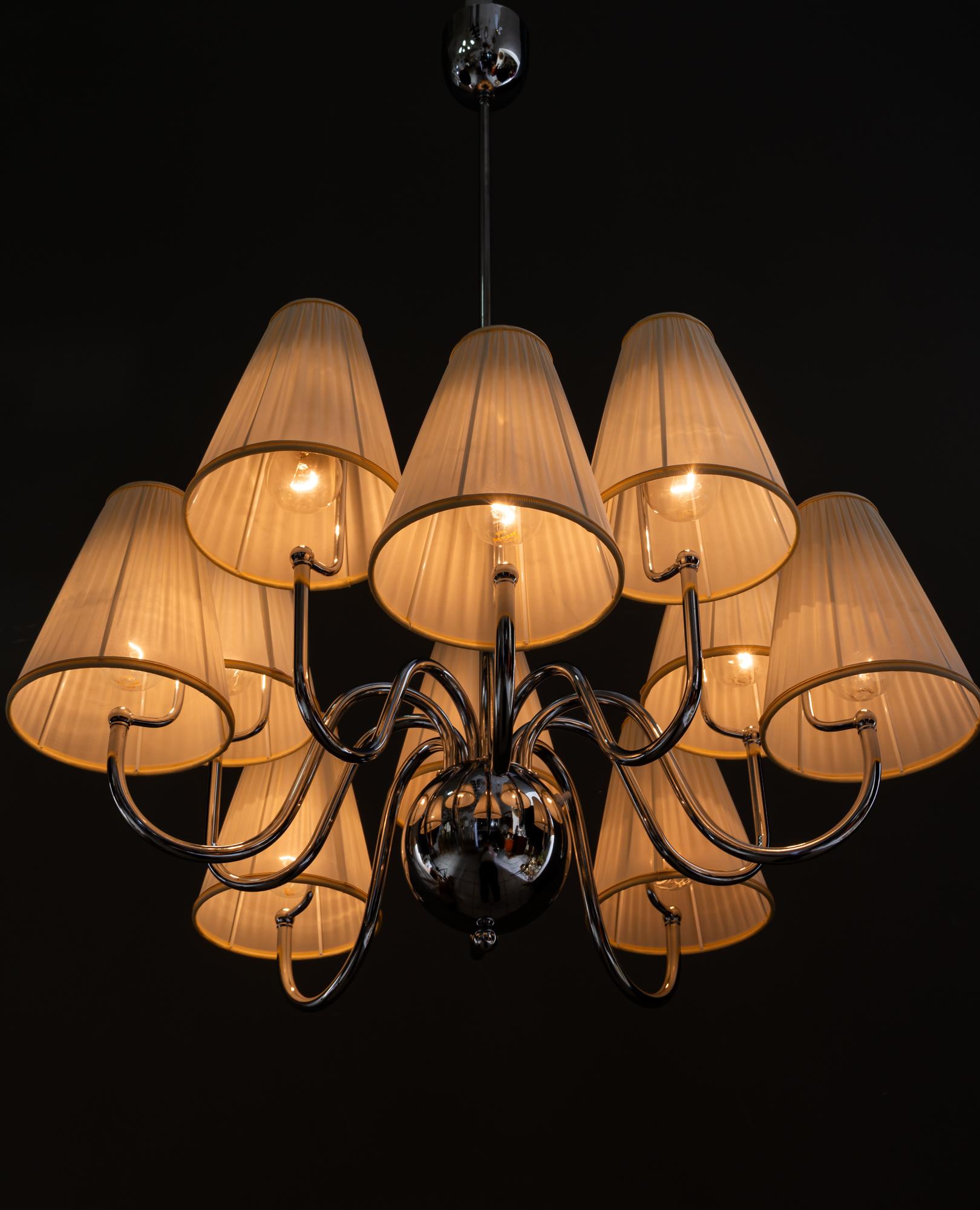 Gran araña Art Déco cromada con pantallas de tela hacia 1920 en venta 4