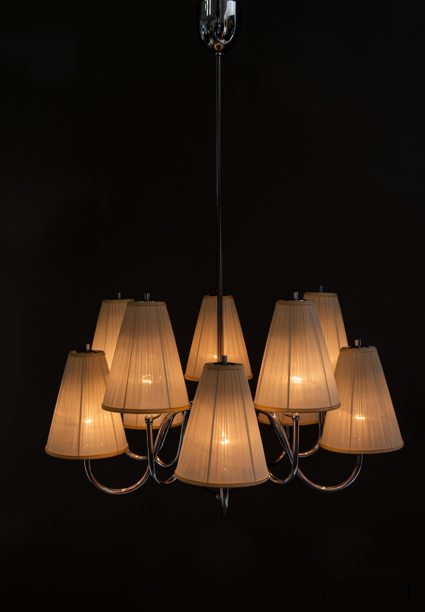 Gran araña Art Déco cromada con pantallas de tela hacia 1920 en venta 6