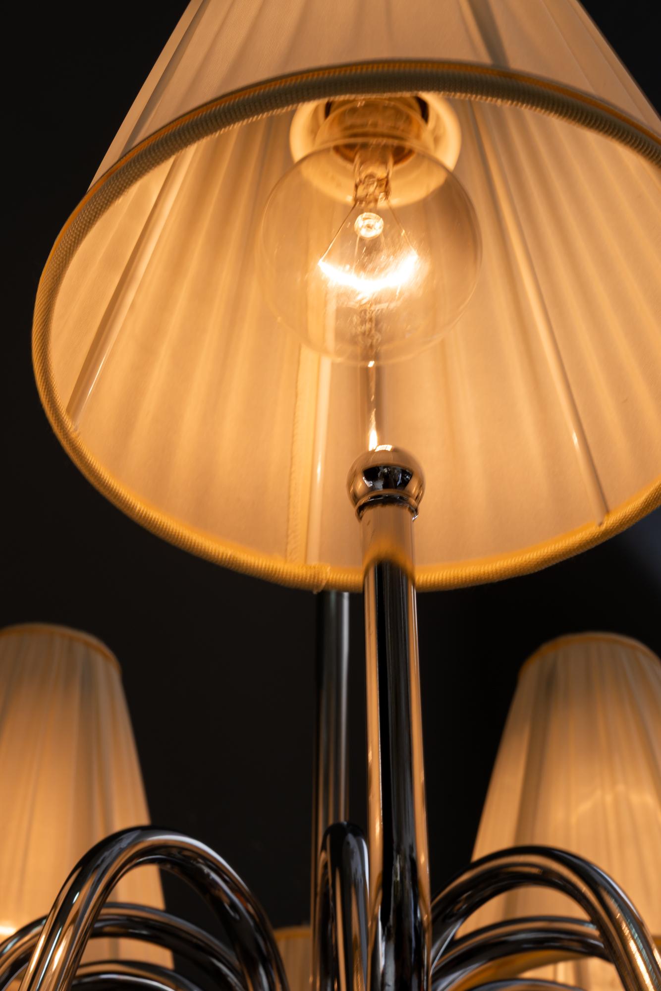 Gran araña Art Déco cromada con pantallas de tela hacia 1920 en venta 7