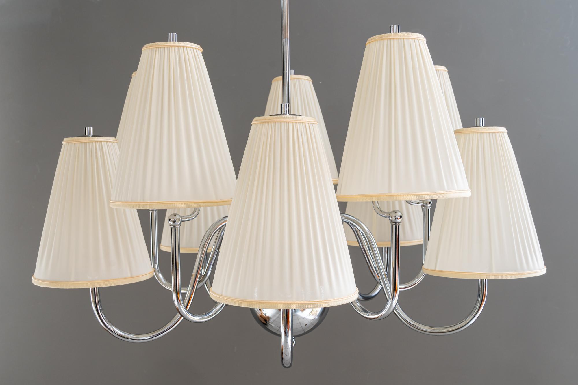 Gran araña Art Déco cromada con pantallas de tela hacia 1920 en Bueno estado para la venta en Wien, AT