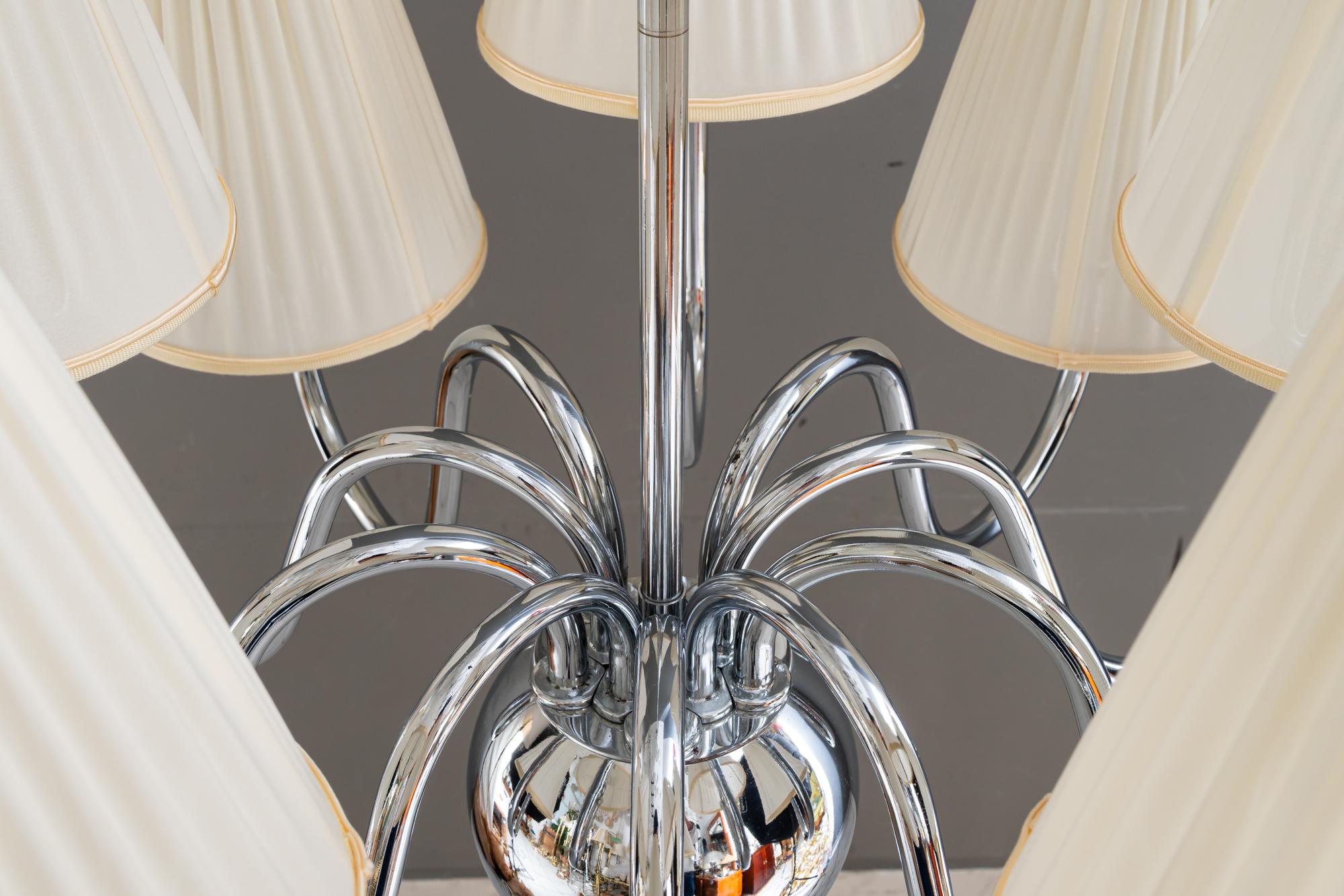 Gran araña Art Déco cromada con pantallas de tela hacia 1920 principios del siglo XX en venta