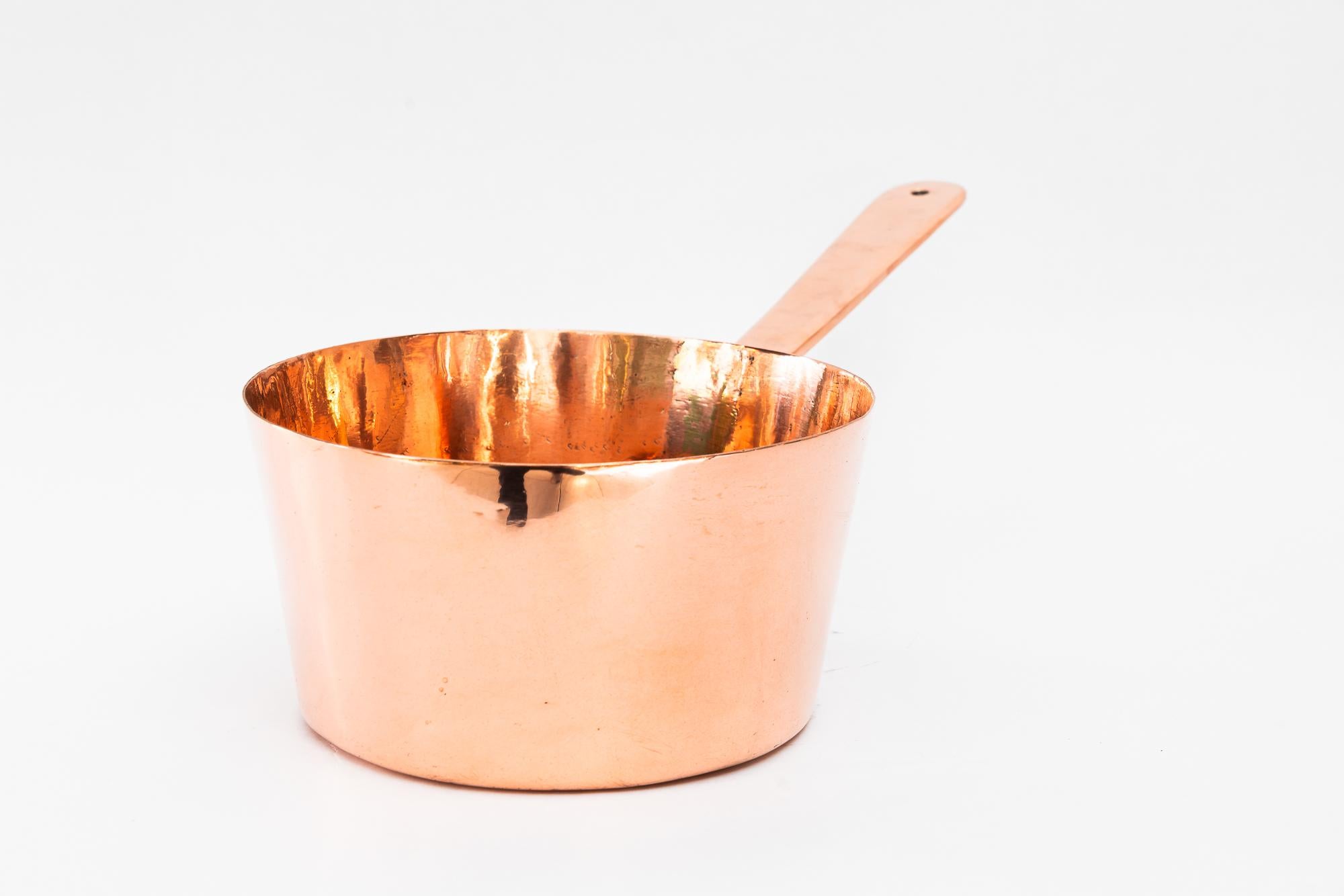 Big deco kupfer schale mit henkel wien um 1920s (Österreichisch) im Angebot