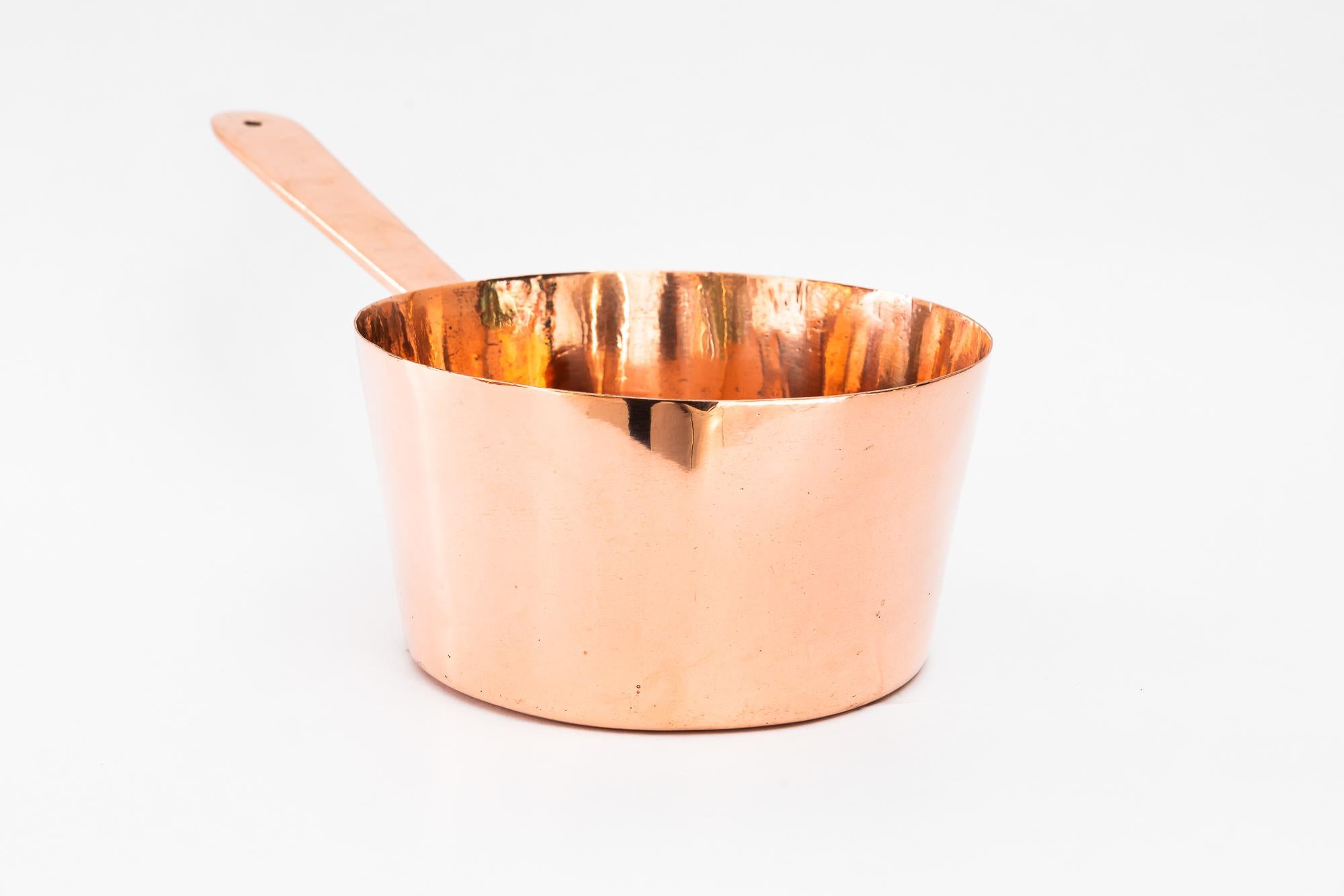 Big deco kupfer schale mit henkel wien um 1920s (Poliert) im Angebot