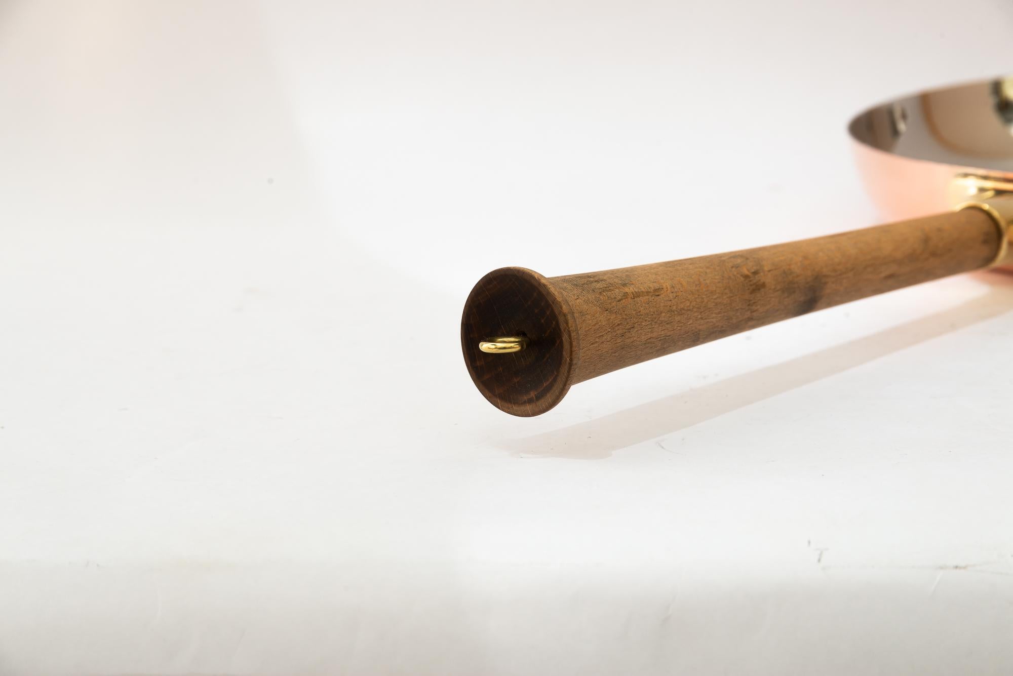 Große Kupferschale im Art-déco-Stil mit Holzgriff aus Vienna, um 1920 (Frühes 20. Jahrhundert) im Angebot