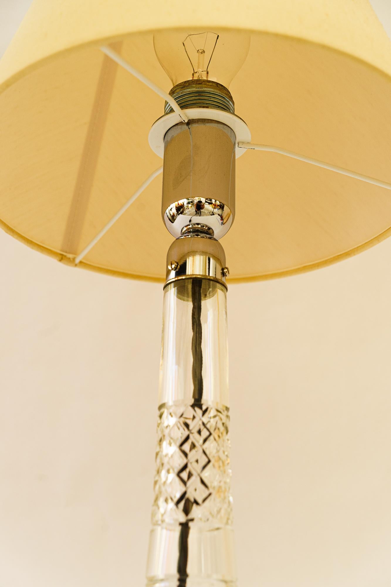 Début du 20ème siècle Bigli lampe de table Art Deco en verre avec abat-jour en tissu vienne vers 1920 en vente