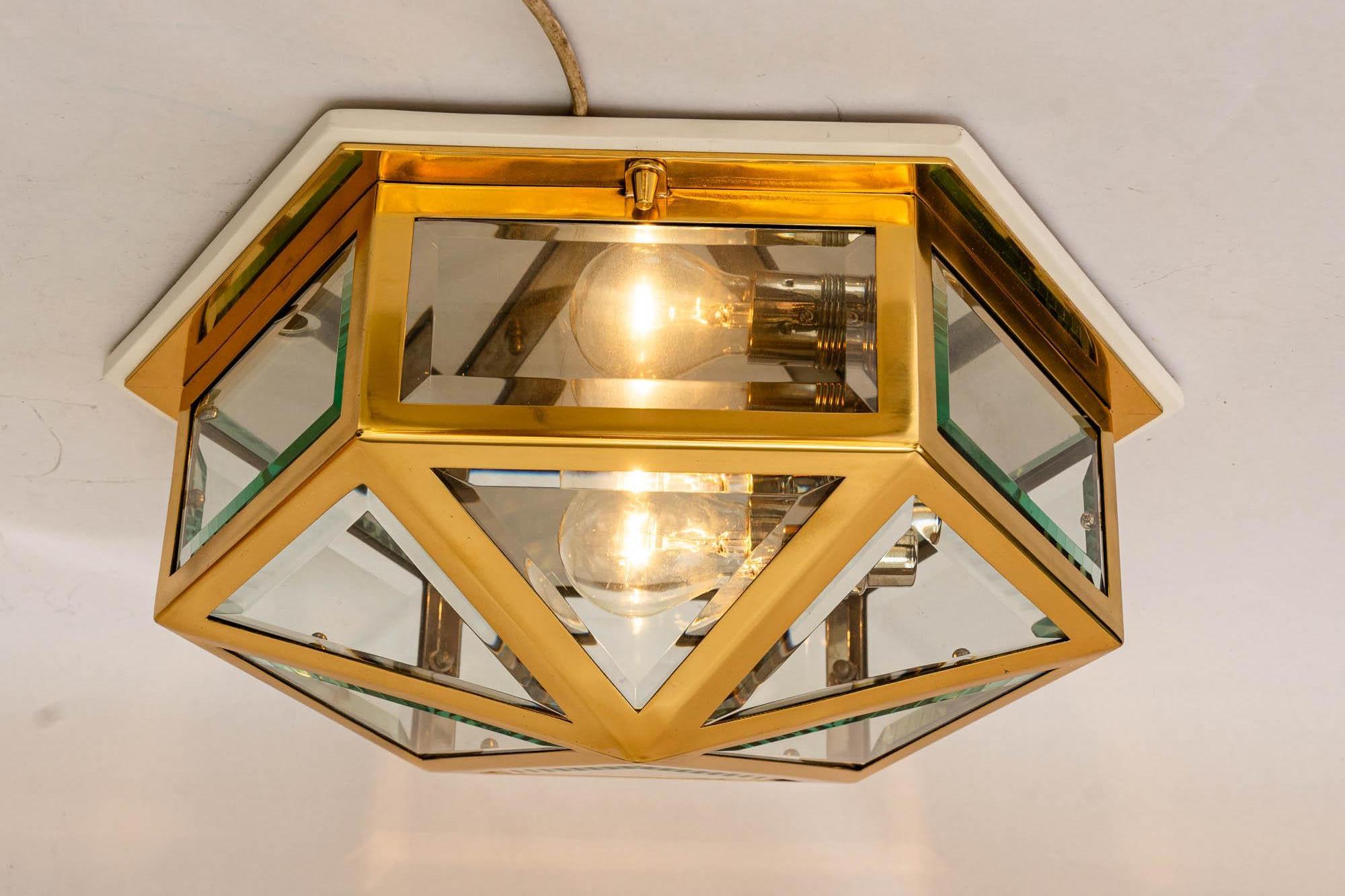 Grande plafoniera esagonale art deco con vetro sfaccettato di Vienna degli anni '20 circa in vendita 10