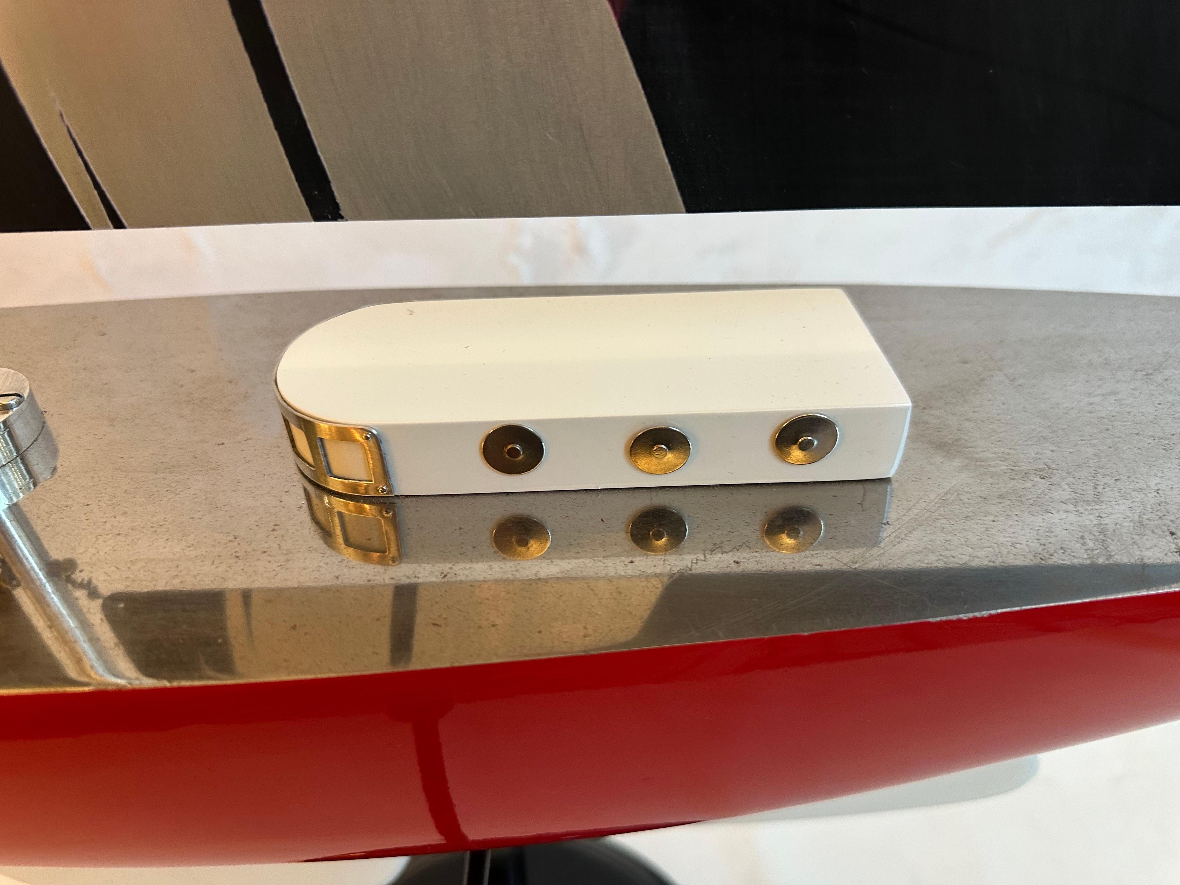 Incredible boat: in solid wood. 

We have specialized in the sale of Art Deco and Art Nouveau and Vintage styles since 1982. If you have any questions we are at your disposal.
Pushing the button that reads 'View All From Seller'. And you can see