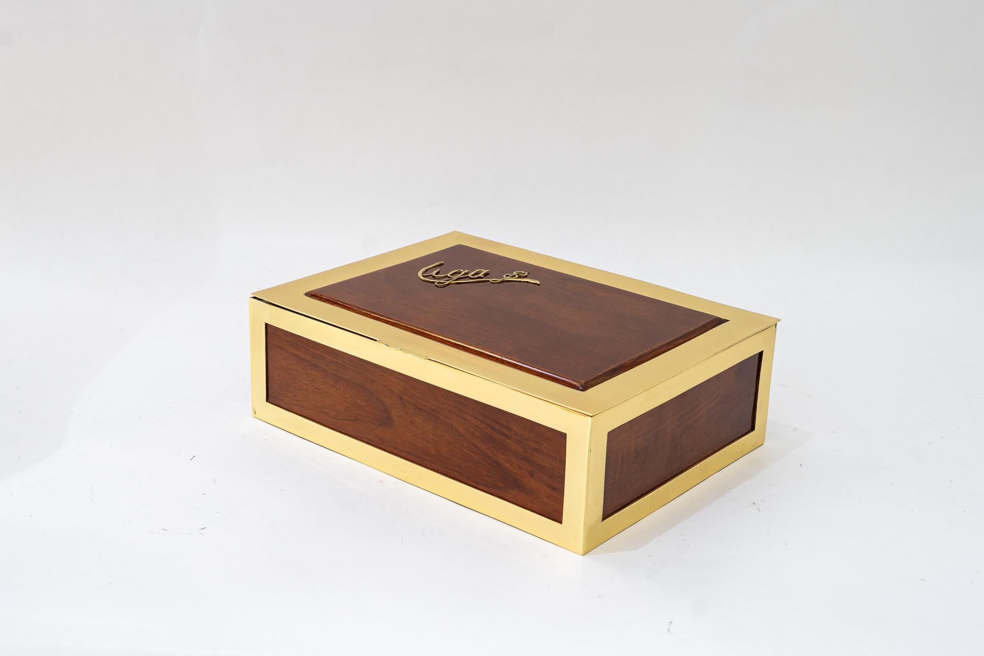 Big Art Deco Jewelry Box brass and wood around 1920s
Brass polished and stove enameled
Wood shellac polished