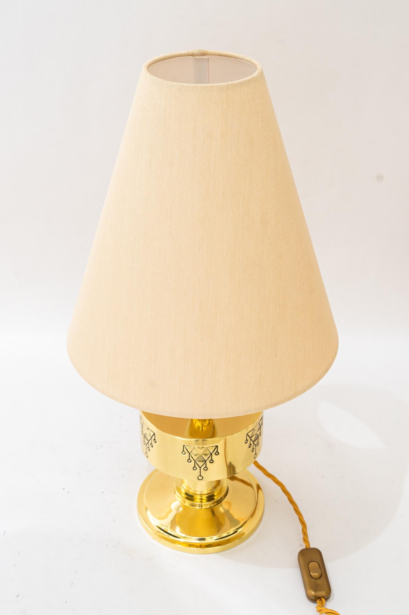 Bigli Art Deco Tischlampe mit Stoffschirm Wien um 1920 (Messing) im Angebot