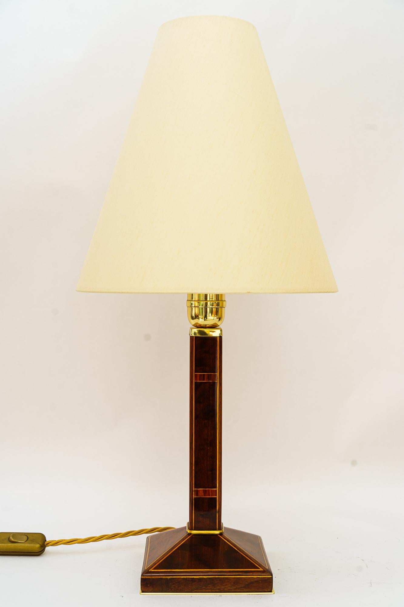 Große Art-Déco-Tischlampe aus Holz mit Intarsien aus Vienna, um 1920 (Österreichisch) im Angebot