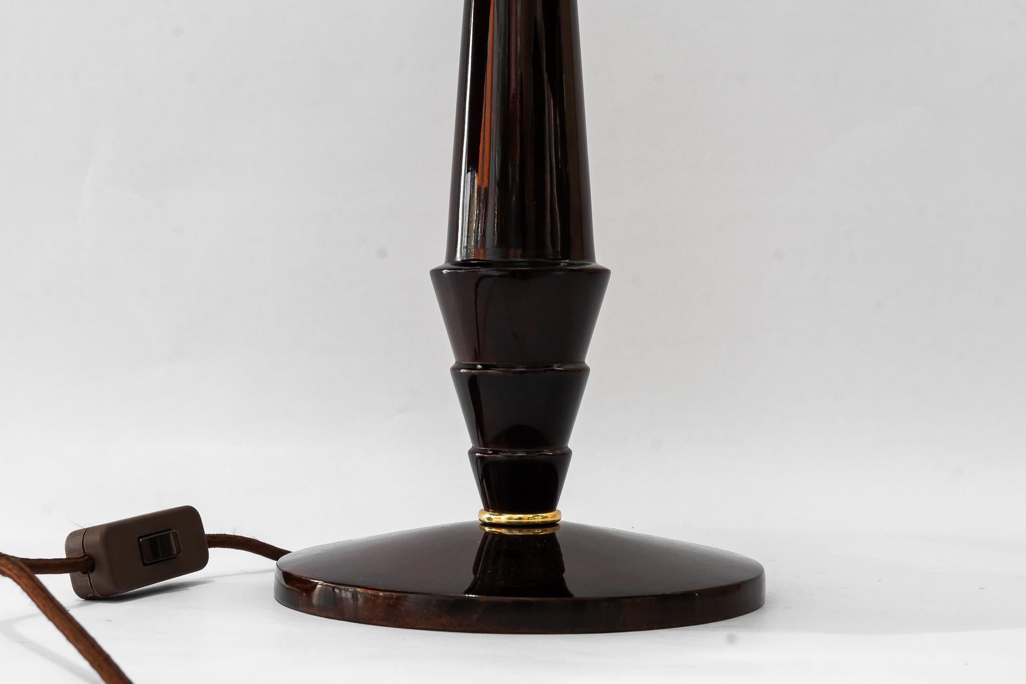 Big Art Deco Holz Tischlampe mit Stoffschirm Wien um 1920er Jahre (Österreichisch) im Angebot