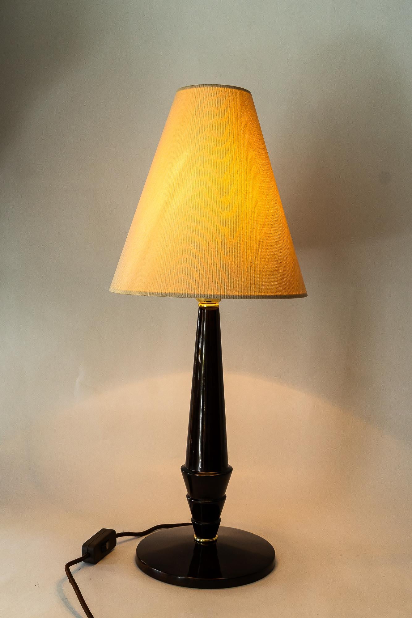 Big Art Deco Holz Tischlampe mit Stoffschirm Wien um 1920er Jahre (Frühes 20. Jahrhundert) im Angebot