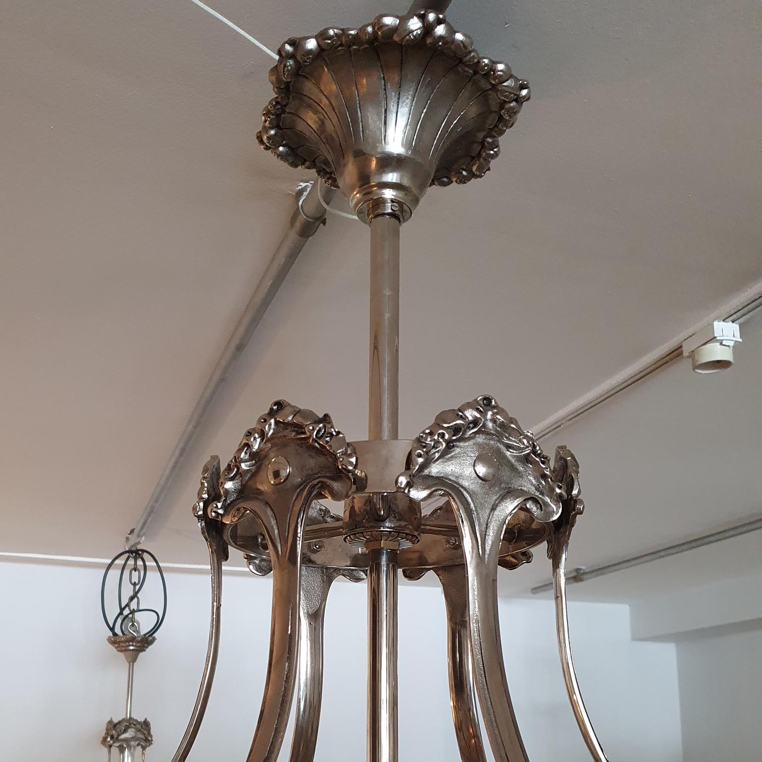 Francese Grande lampadario Art Nouveau in bronzo in vendita