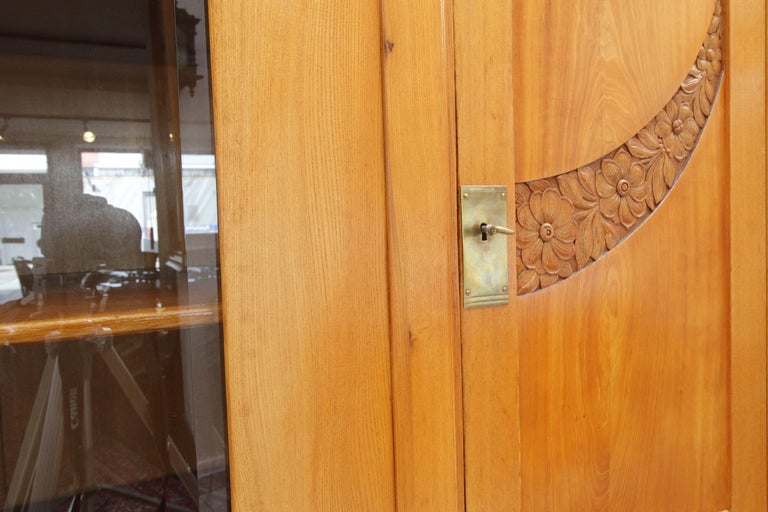 Big Art Nouveau Solid Ash Wood Three-Door Wardrobe / Cabinet / Bookcase In Good Condition For Sale In Darmstadt, DE