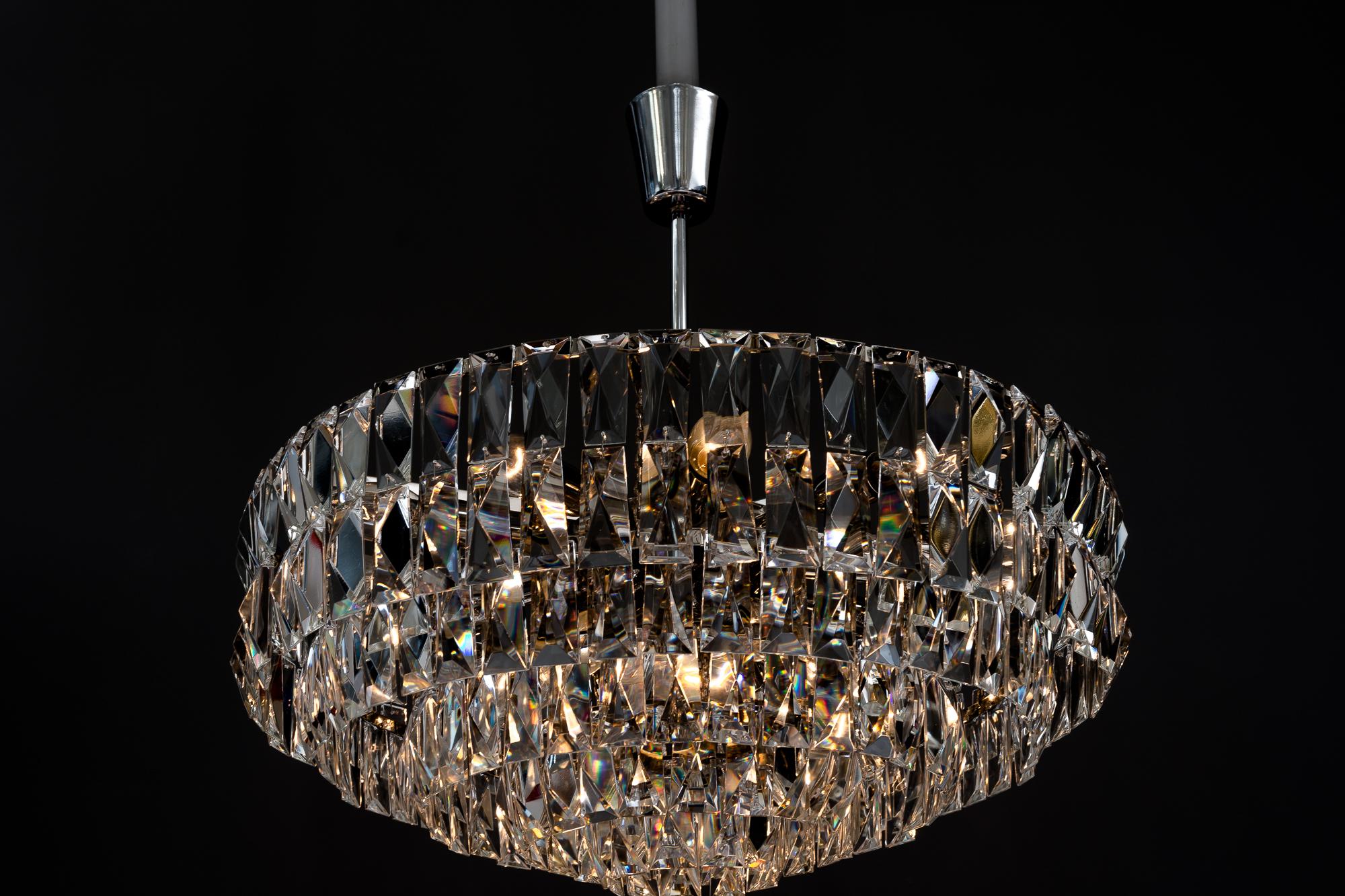 Big Bakalowits Crystal Chandelier, circa 1960s In Good Condition For Sale In Wien, AT