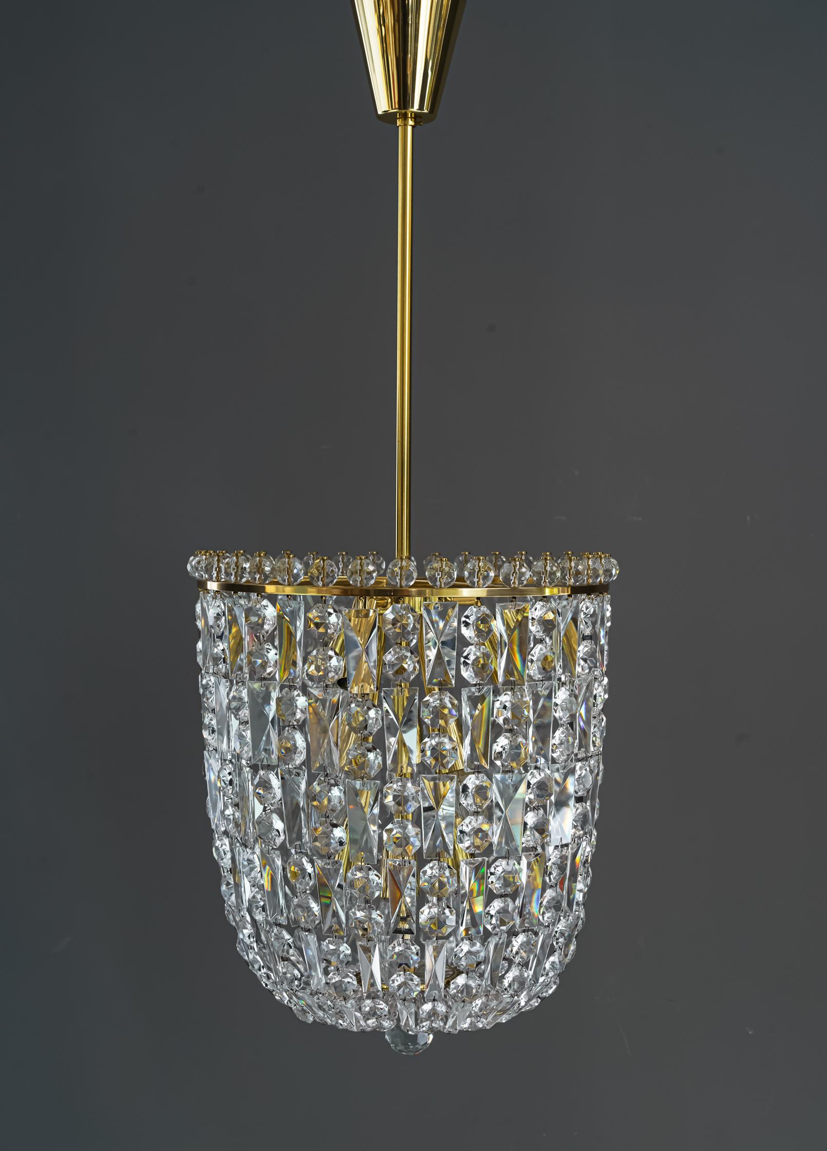 Big Bakalowits crystal chandelier vienna around 1950s
Brass polished and stove enamelled
6 bulbs.