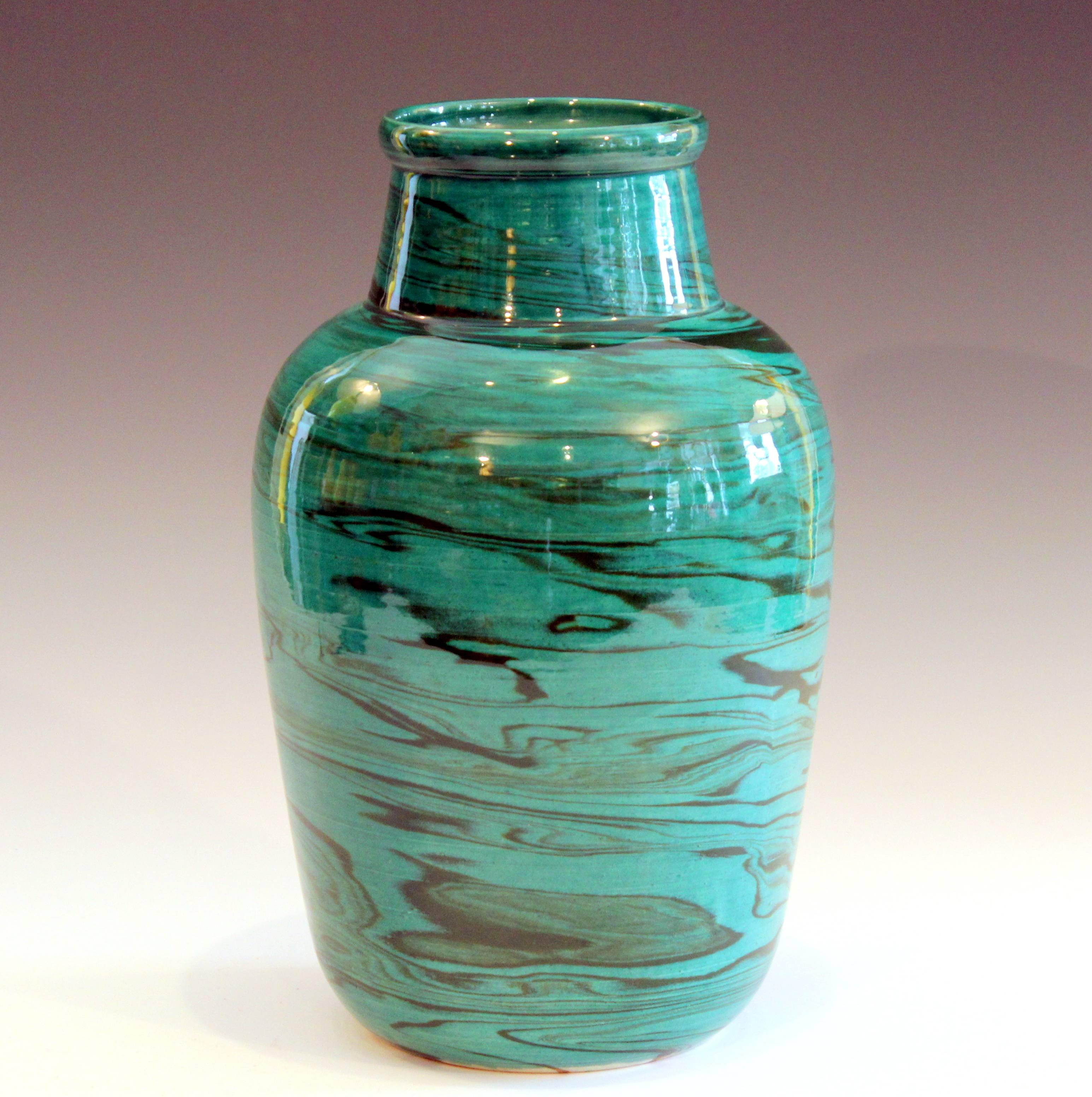 Large Bitossi vase in green marbleized pattern with good contrasts, circa 1970s. Measures: 12