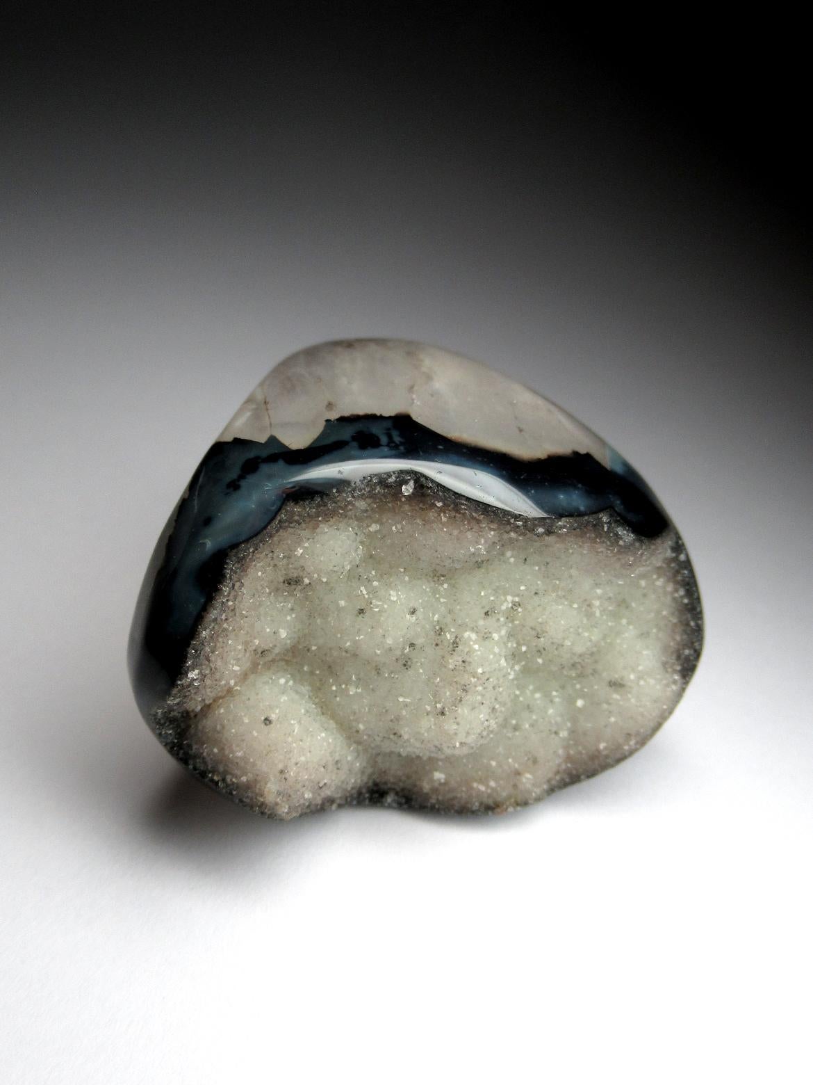 Big Black Agate and White Rock Crystal Solid Ring In New Condition For Sale In Berlin, DE