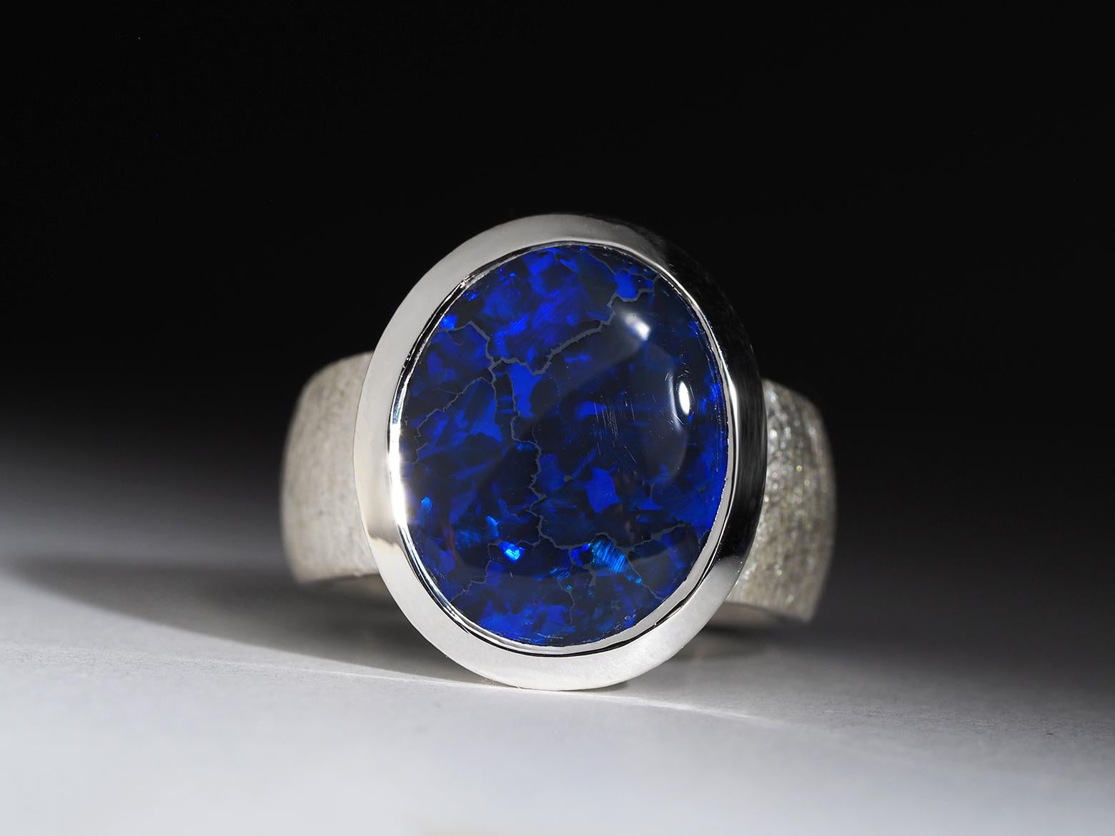 Anillo Grande de Plata con Ópalo Negro Azul Profundo Joyas con Ópalo Australiano Natural en venta 4