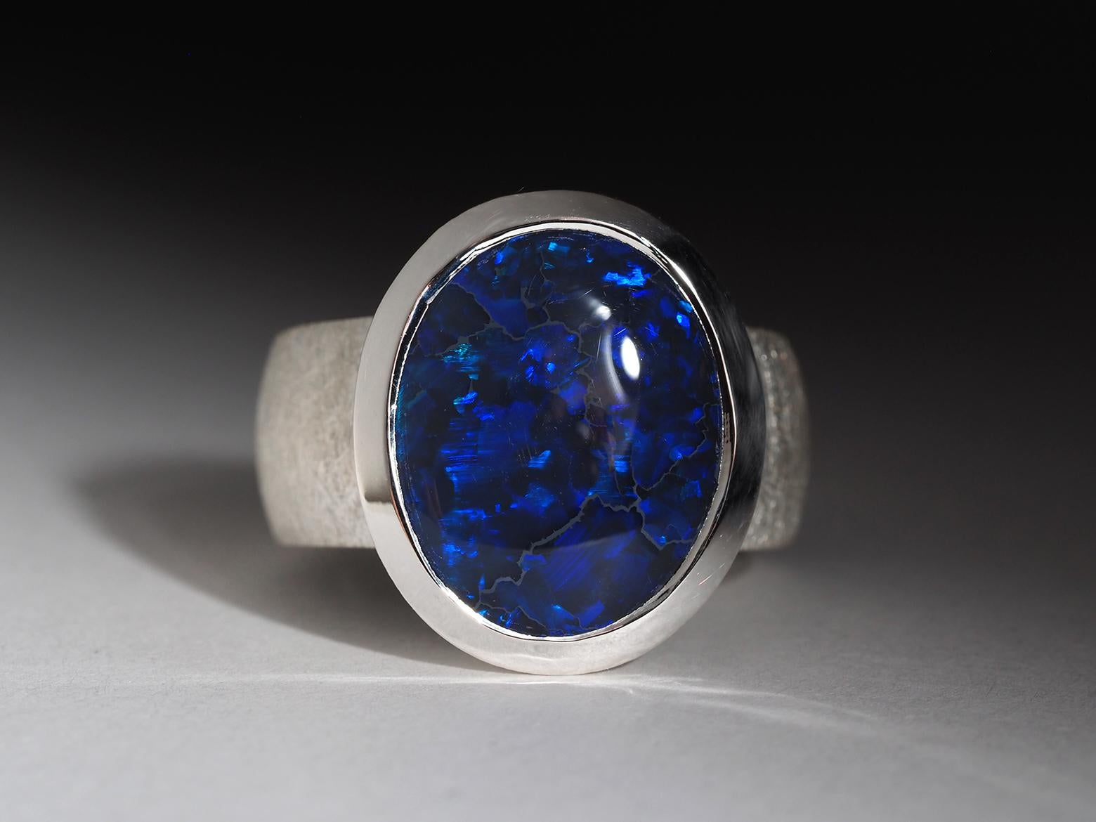 Anillo Grande de Plata con Ópalo Negro Azul Profundo Joyas con Ópalo Australiano Natural en venta 5