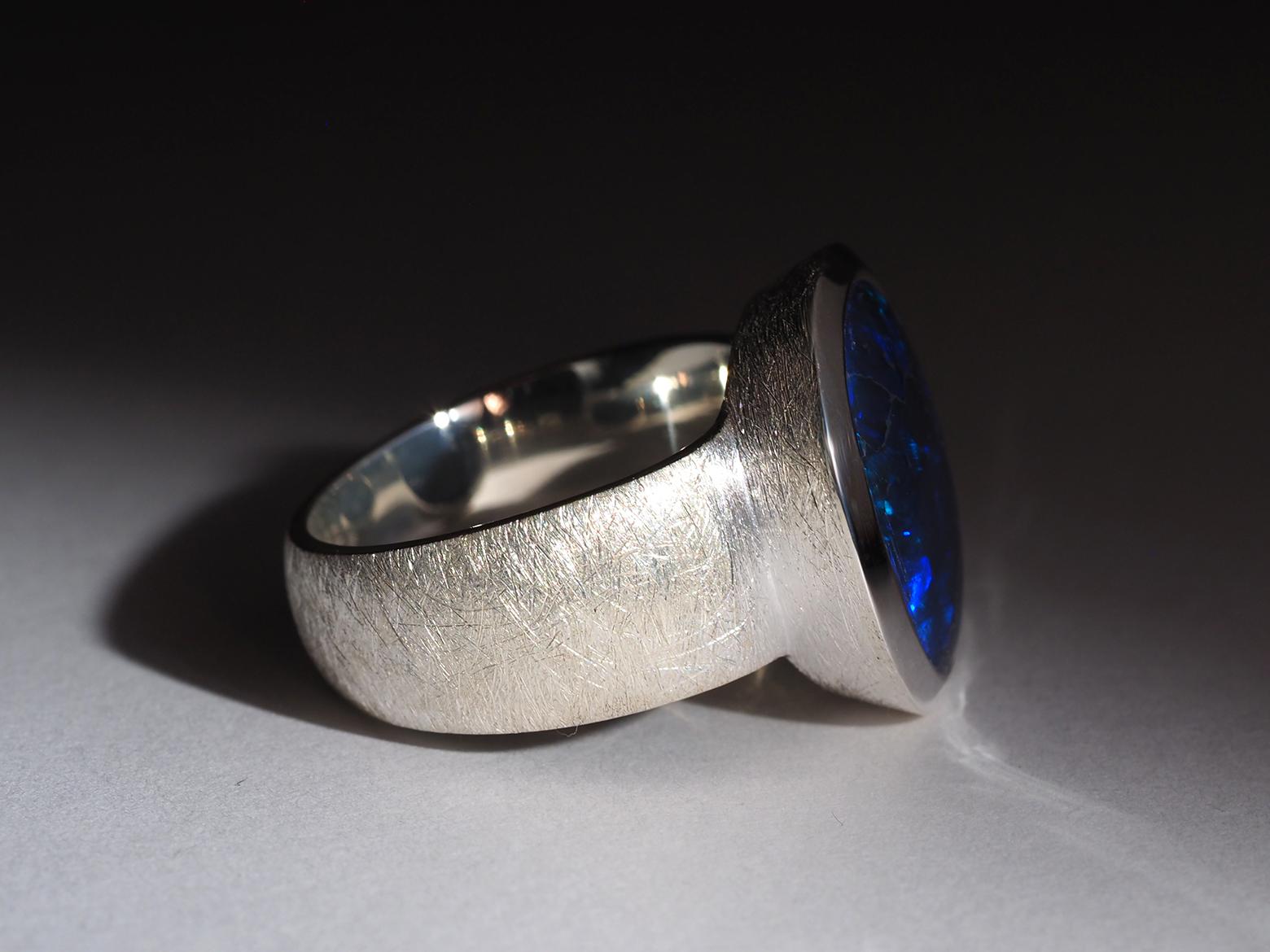 Anillo Grande de Plata con Ópalo Negro Azul Profundo Joyas con Ópalo Australiano Natural en venta 7