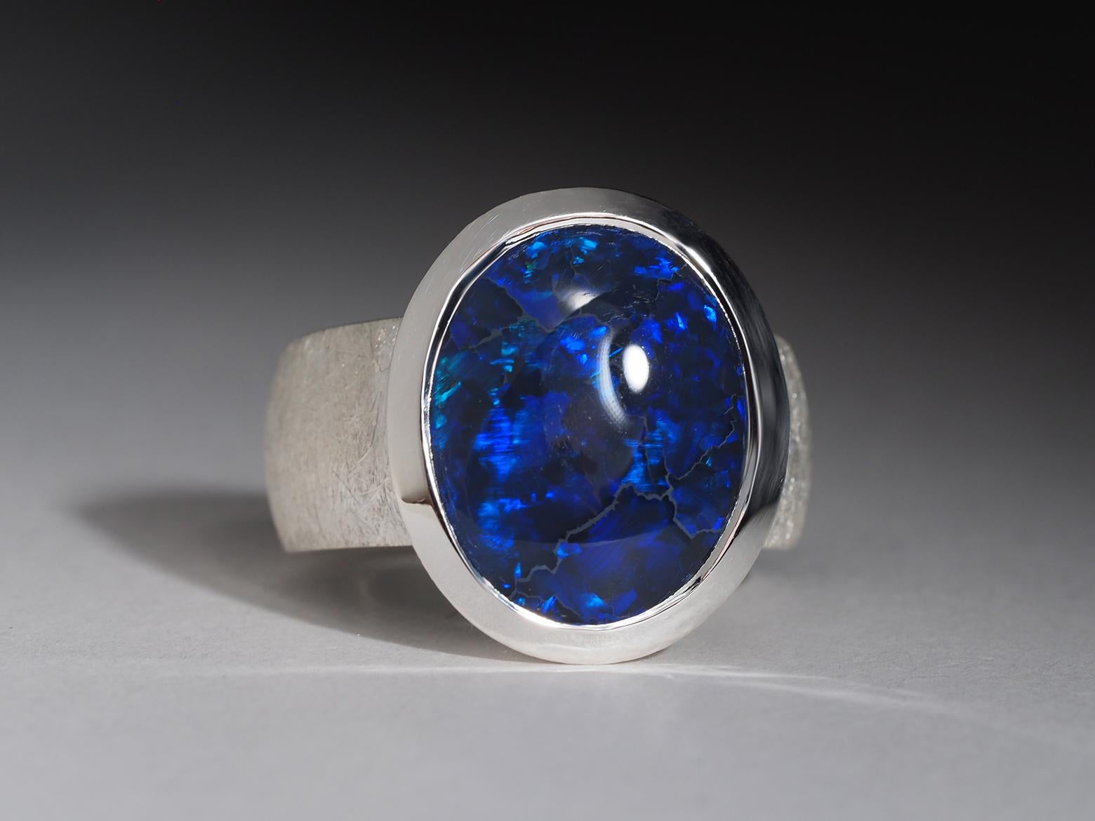 Anillo Grande de Plata con Ópalo Negro Azul Profundo Joyas con Ópalo Australiano Natural en Nuevo estado para la venta en Berlin, DE