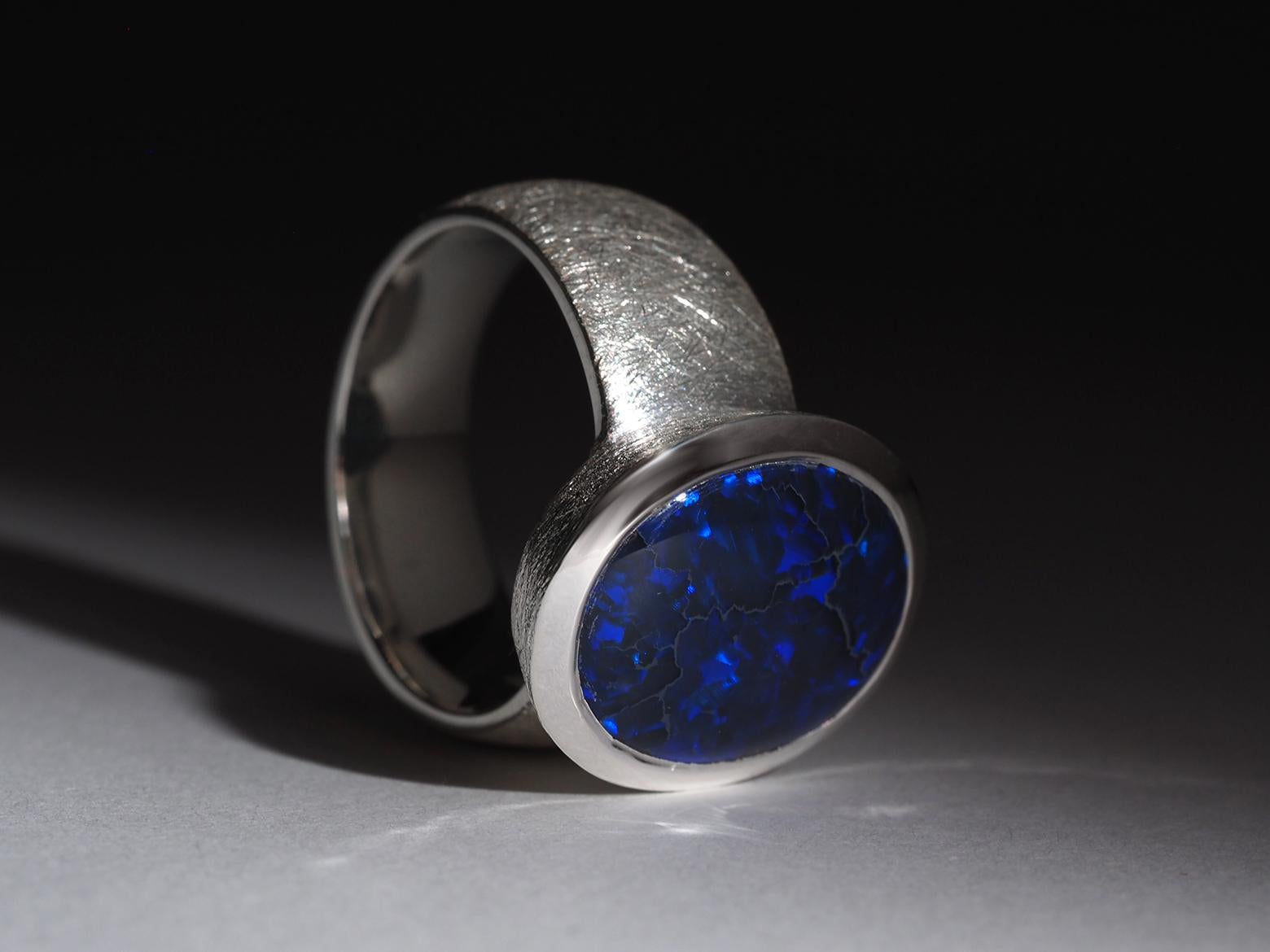 Anillo Grande de Plata con Ópalo Negro Azul Profundo Joyas con Ópalo Australiano Natural en venta 2