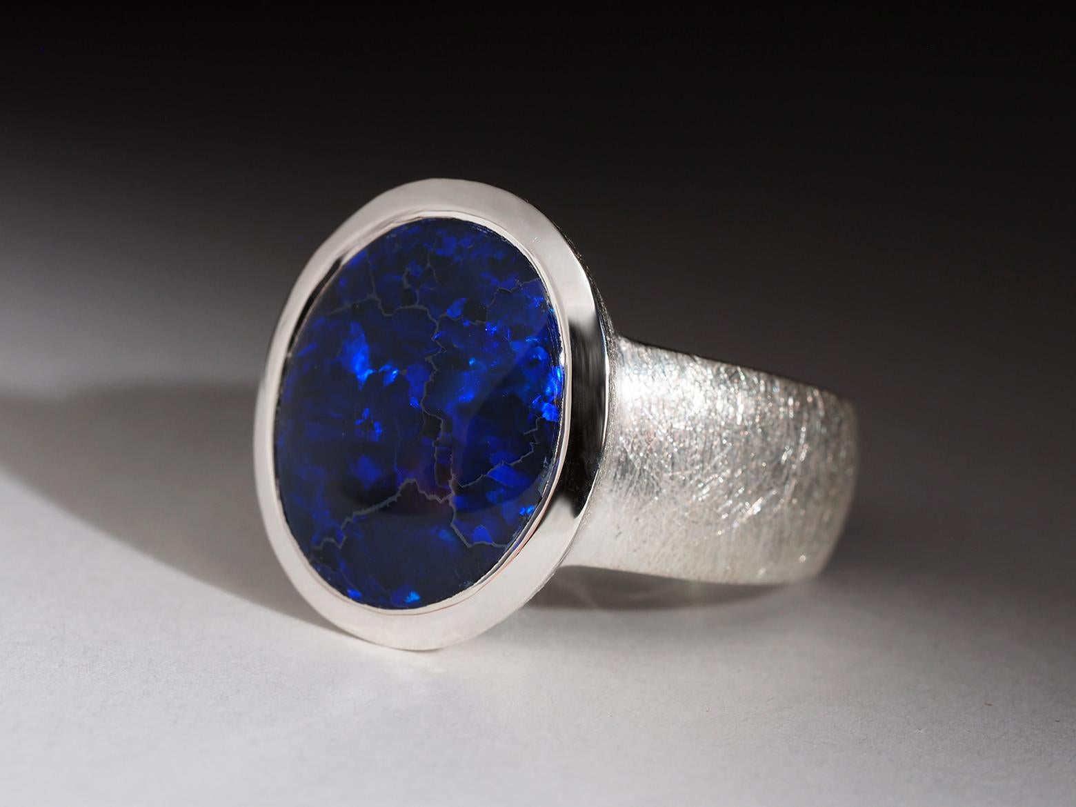 Anillo Grande de Plata con Ópalo Negro Azul Profundo Joyas con Ópalo Australiano Natural en venta 3