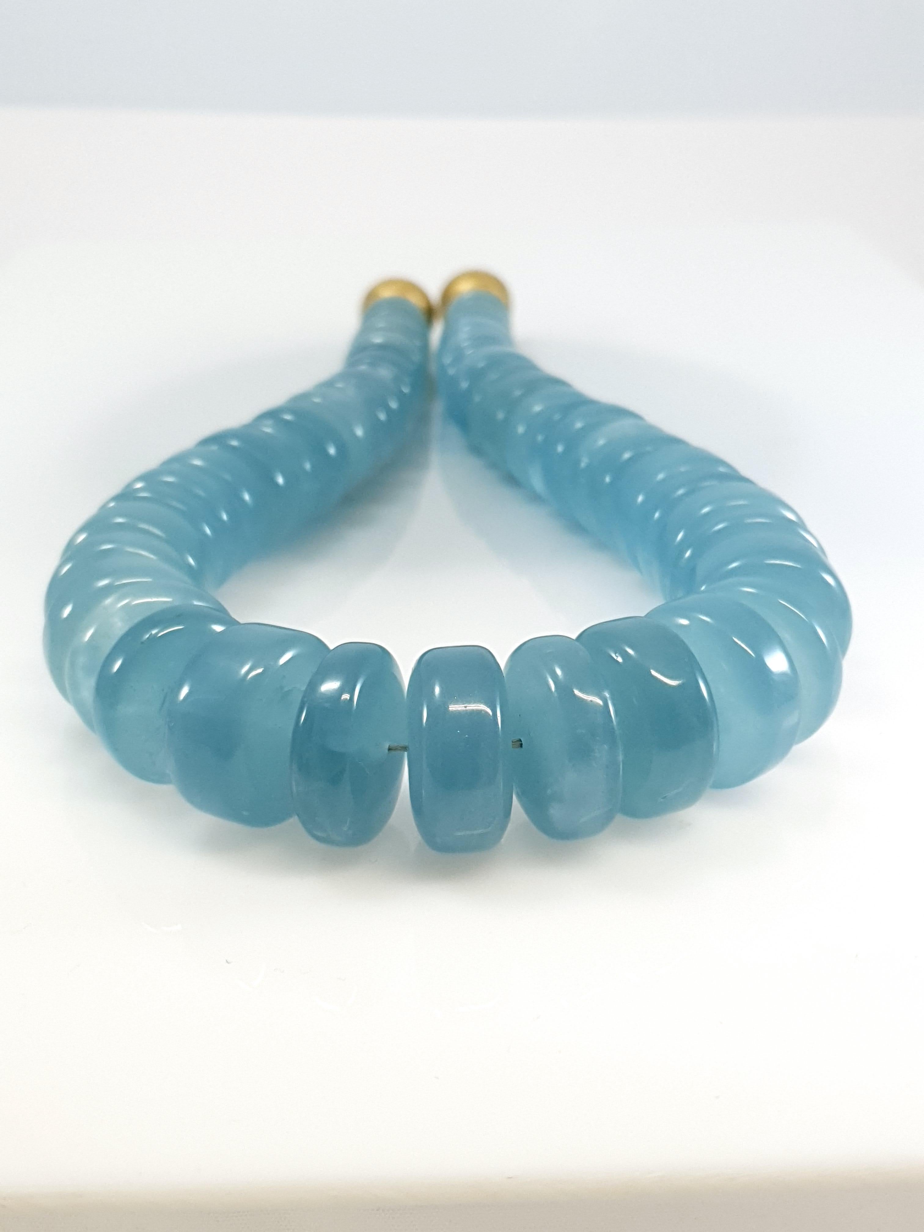 This BIG Sky Blue Aquamarine Rondel Beaded Necklace with 18 Carat Mat Yellow Gold Clasp is totally handmade on German quality standard. The screw clasp is easy to handle and very secure.
Timeless and classic design combined with very big intense