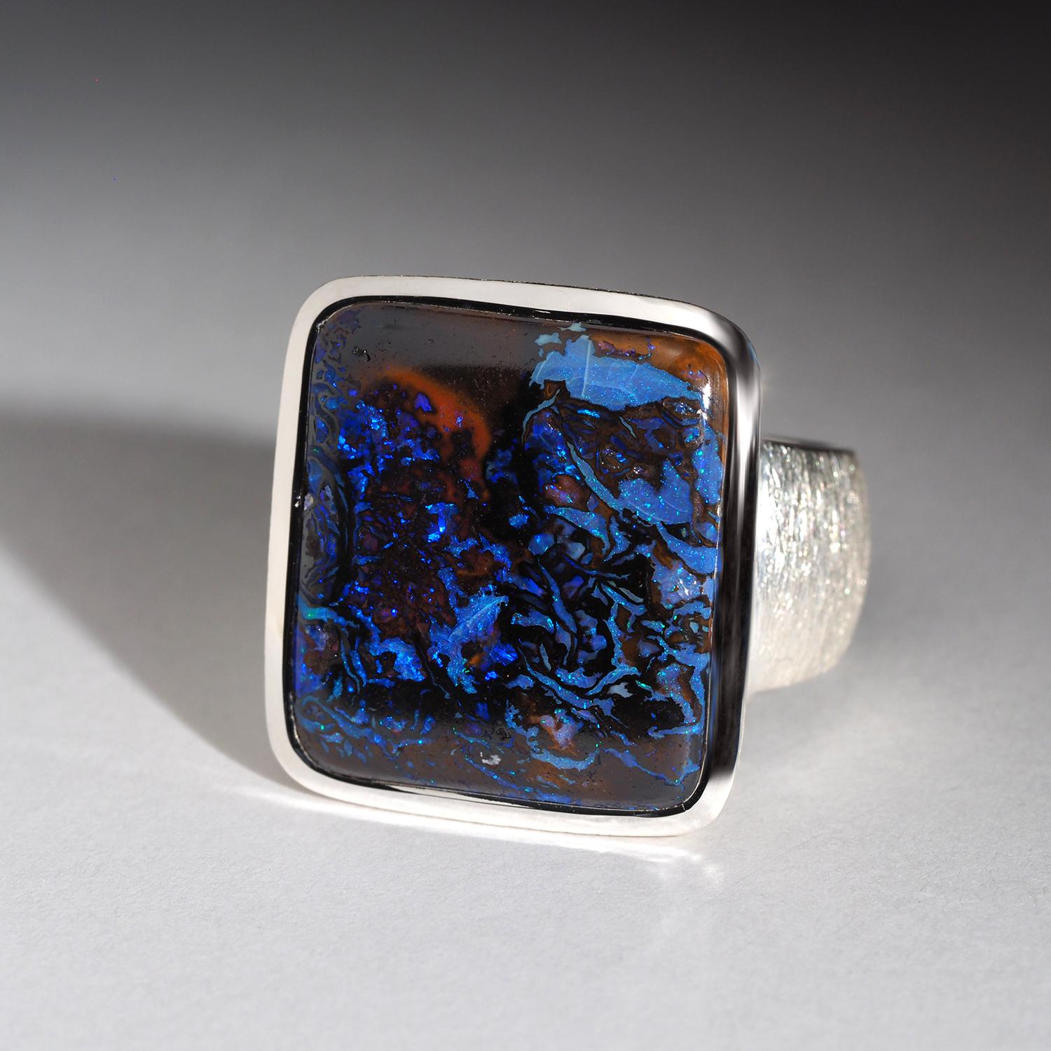 Anello d'argento Big Blue Boulder Opal Unisex Dichiarazione Gioielli in opale naturale Koroit in vendita 6