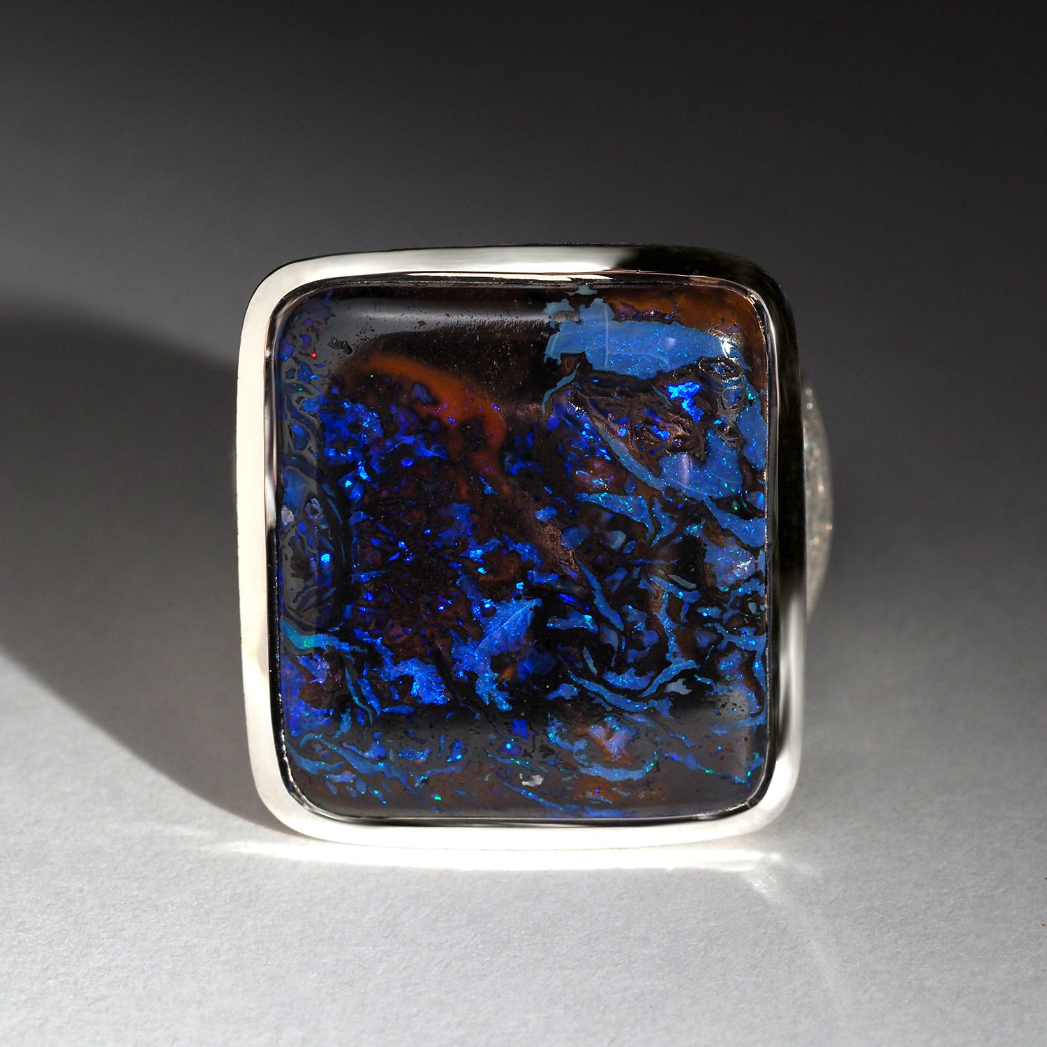 Anello d'argento Big Blue Boulder Opal Unisex Dichiarazione Gioielli in opale naturale Koroit in vendita 7