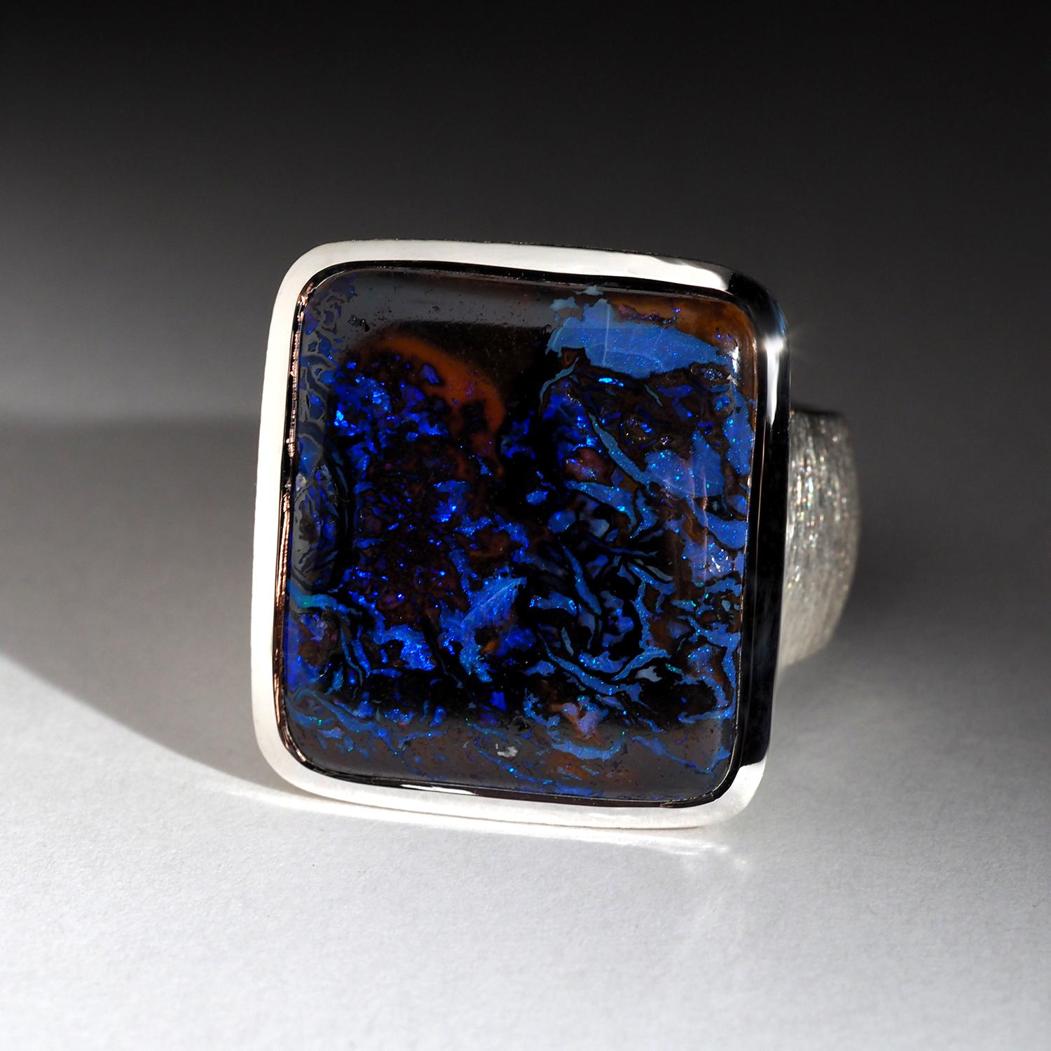 Artigiano Anello d'argento Big Blue Boulder Opal Unisex Dichiarazione Gioielli in opale naturale Koroit in vendita