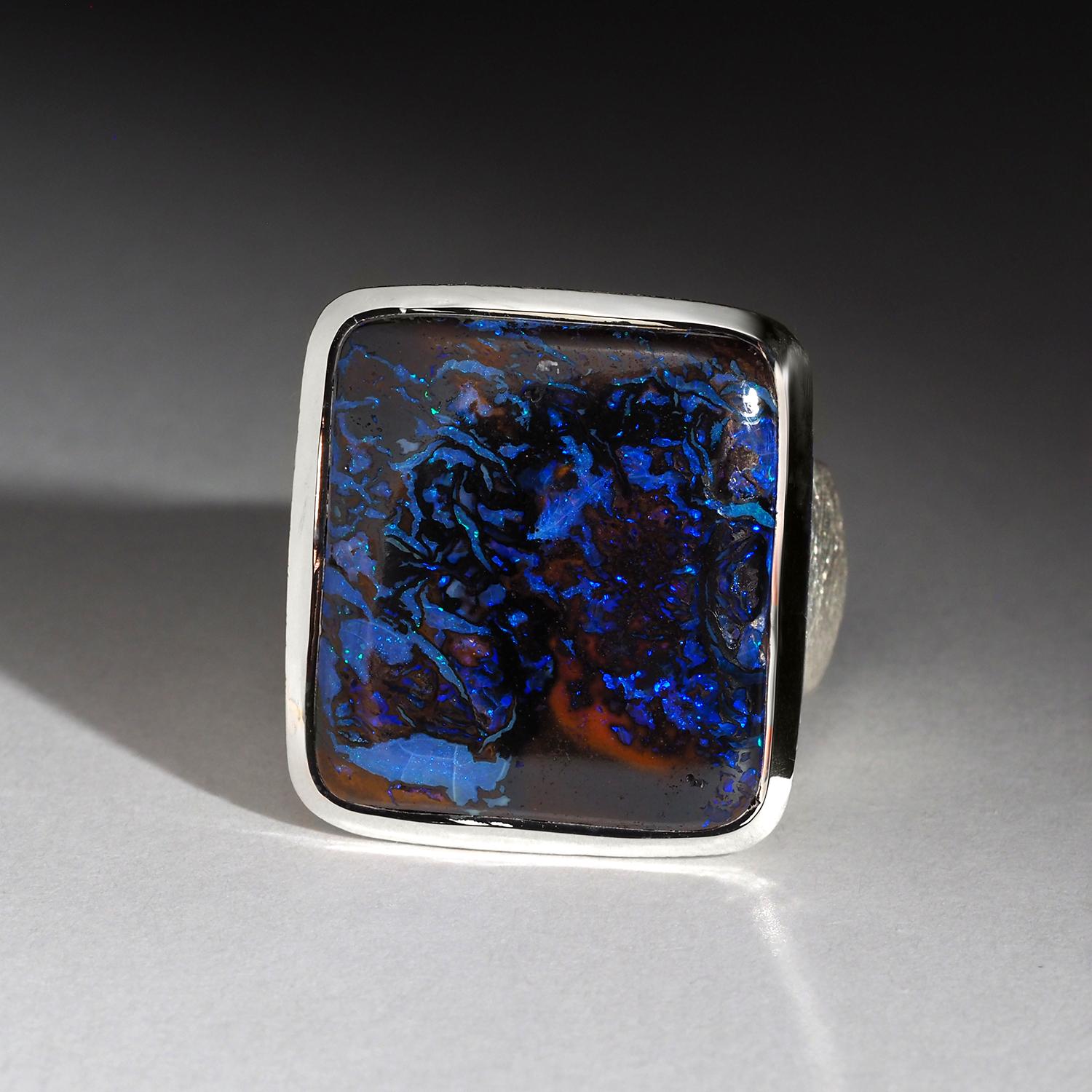 Anello d'argento Big Blue Boulder Opal Unisex Dichiarazione Gioielli in opale naturale Koroit in vendita 1