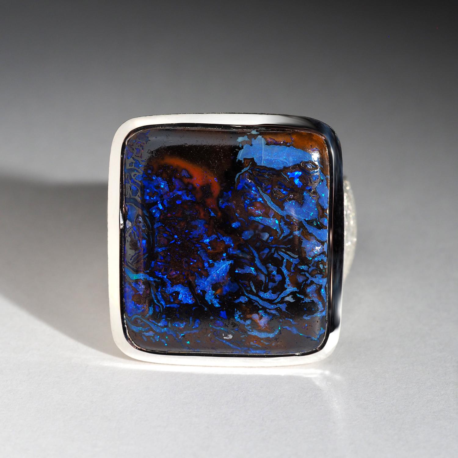 Anello d'argento Big Blue Boulder Opal Unisex Dichiarazione Gioielli in opale naturale Koroit in vendita 2