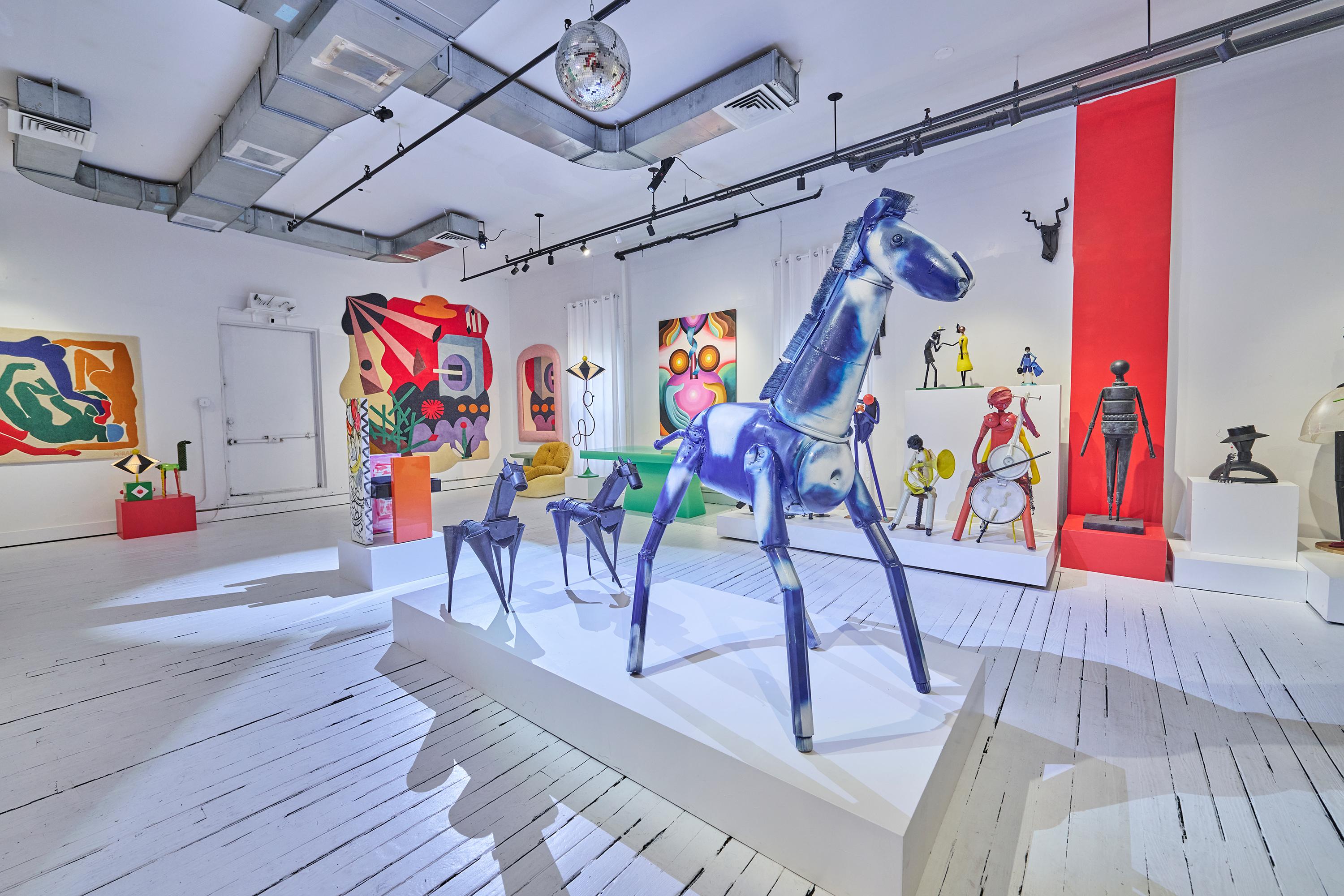 Sculpture de pinto bleu vif, assemblage en plastique, 2010 de Jerry Ross Barrish Neuf - En vente à New York, NY