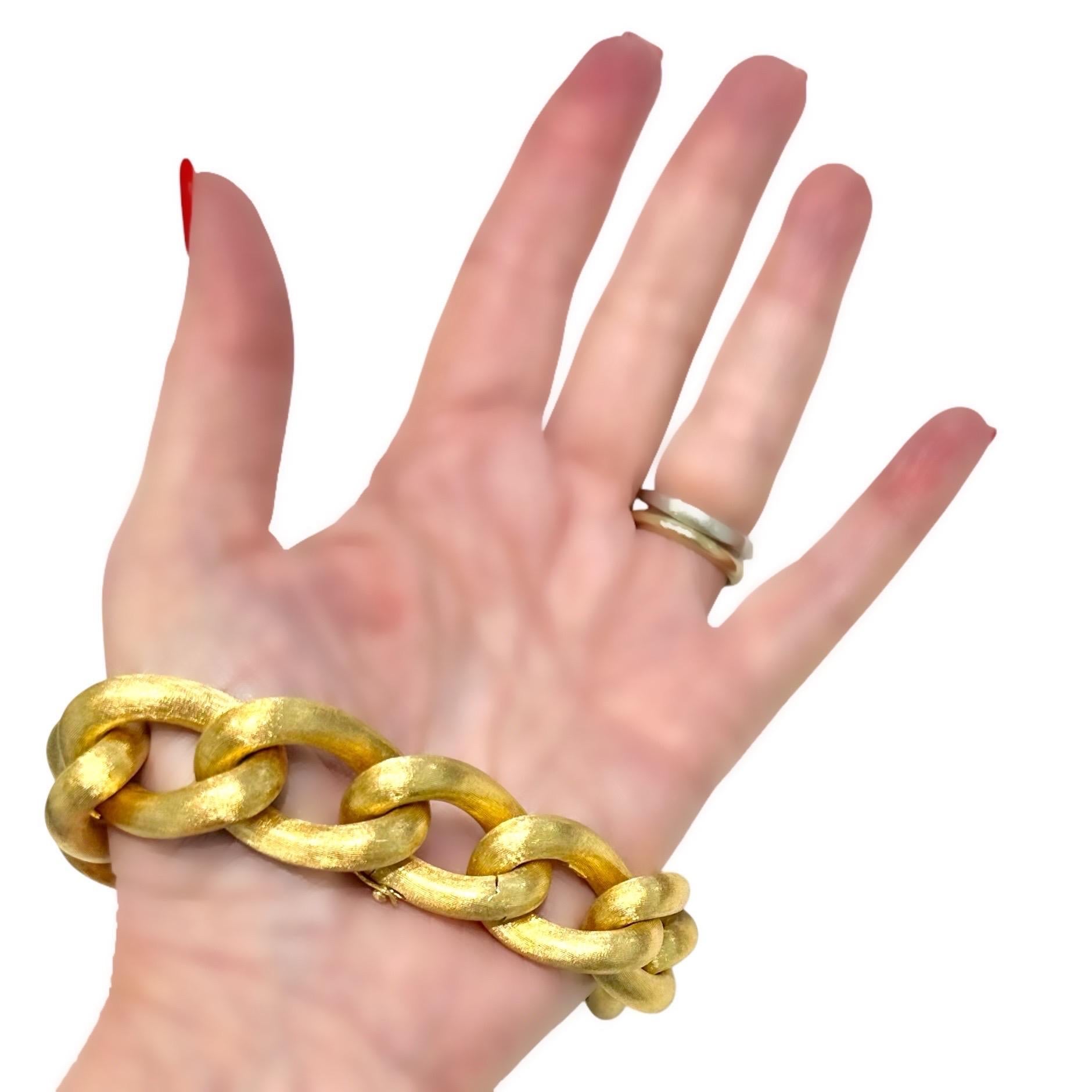 Großes, kühnes, Vintage, 18K Gelbgold, Florentine Finish Curb Link Armband im Angebot 5