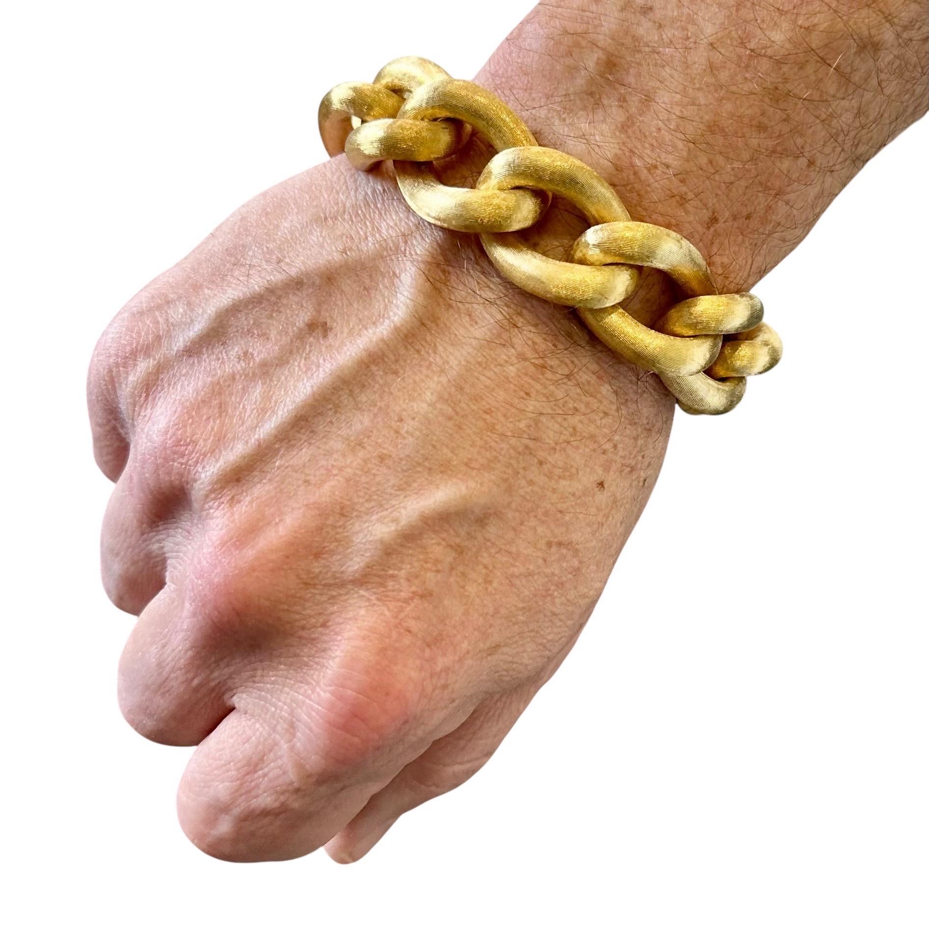 Großes, kühnes, Vintage, 18K Gelbgold, Florentine Finish Curb Link Armband im Angebot 6