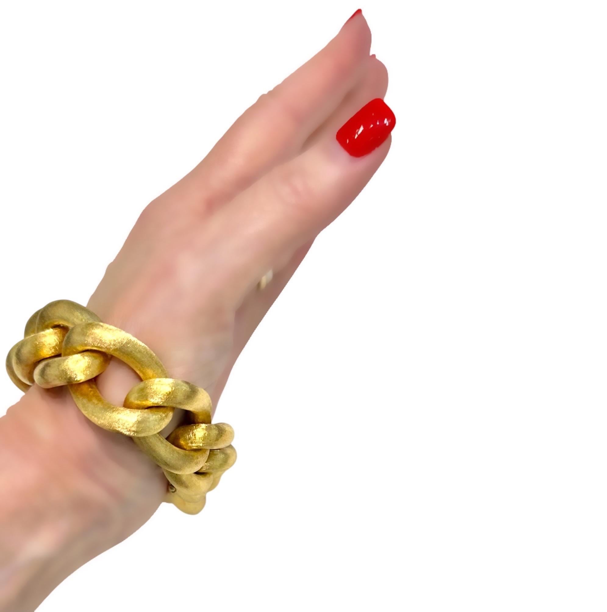 Großes, kühnes, Vintage, 18K Gelbgold, Florentine Finish Curb Link Armband im Angebot 4