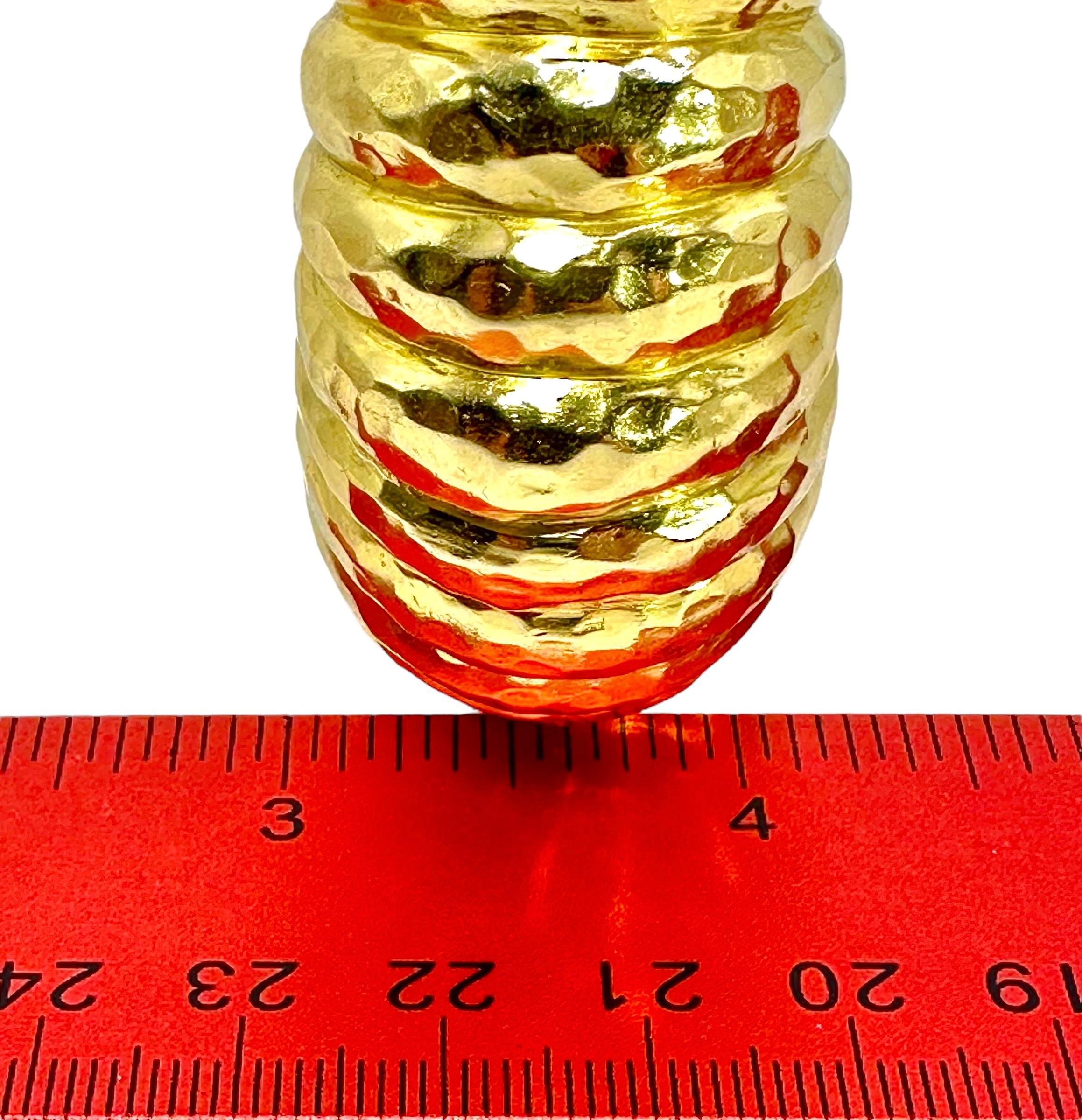 Grande manchette bombée vintage martelée en or jaune 18 carats en vente 7