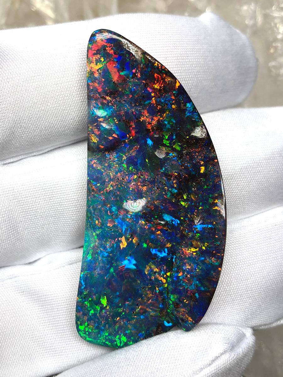 Großer australischer Freiformiger Opal Boulder Edelstein 47 Karat Neonblau SSEF zertifiziert im Angebot 3