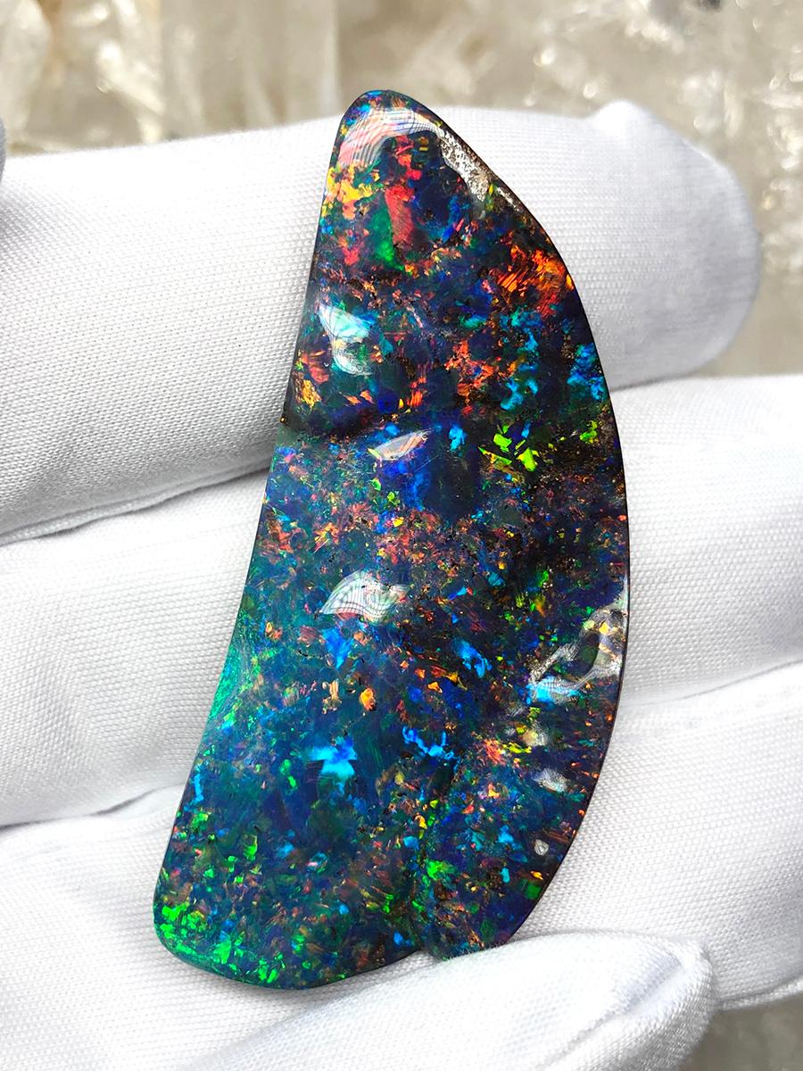 Großer australischer Freiformiger Opal Boulder Edelstein 47 Karat Neonblau SSEF zertifiziert im Angebot 2