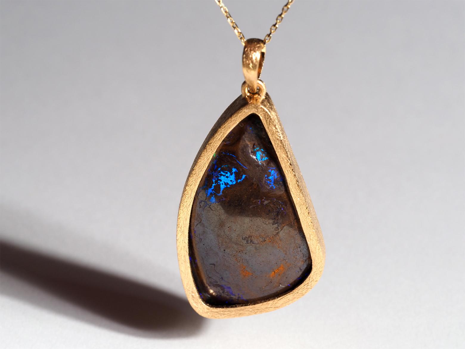 Big Boulder Koroit Opal Collana in argento Opale naturale Ciondolo placcato oro in vendita 4