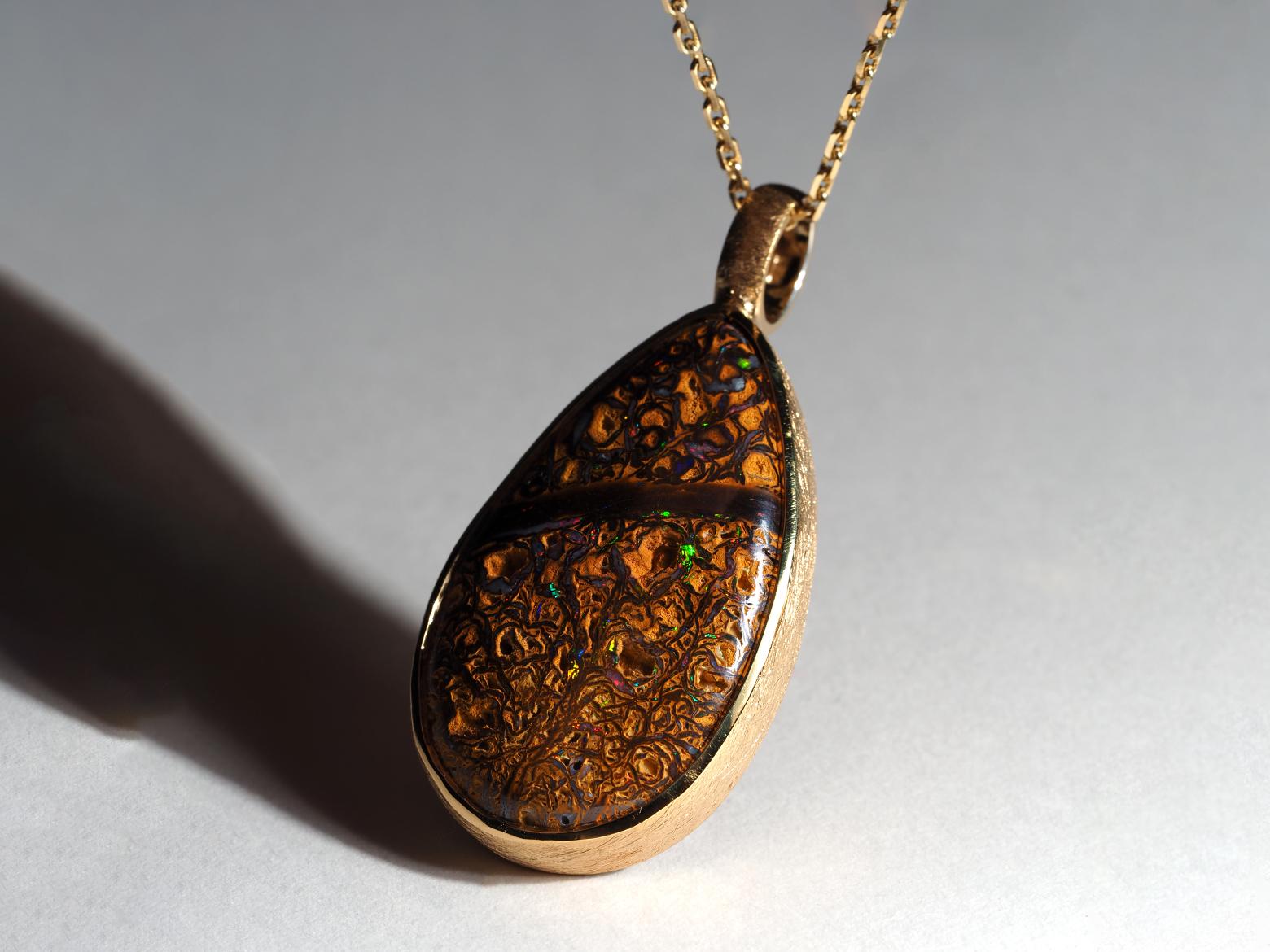 Big Boulder Koroit Opal Ciondolo in argento Collana in opale australiano placcato oro in vendita 2